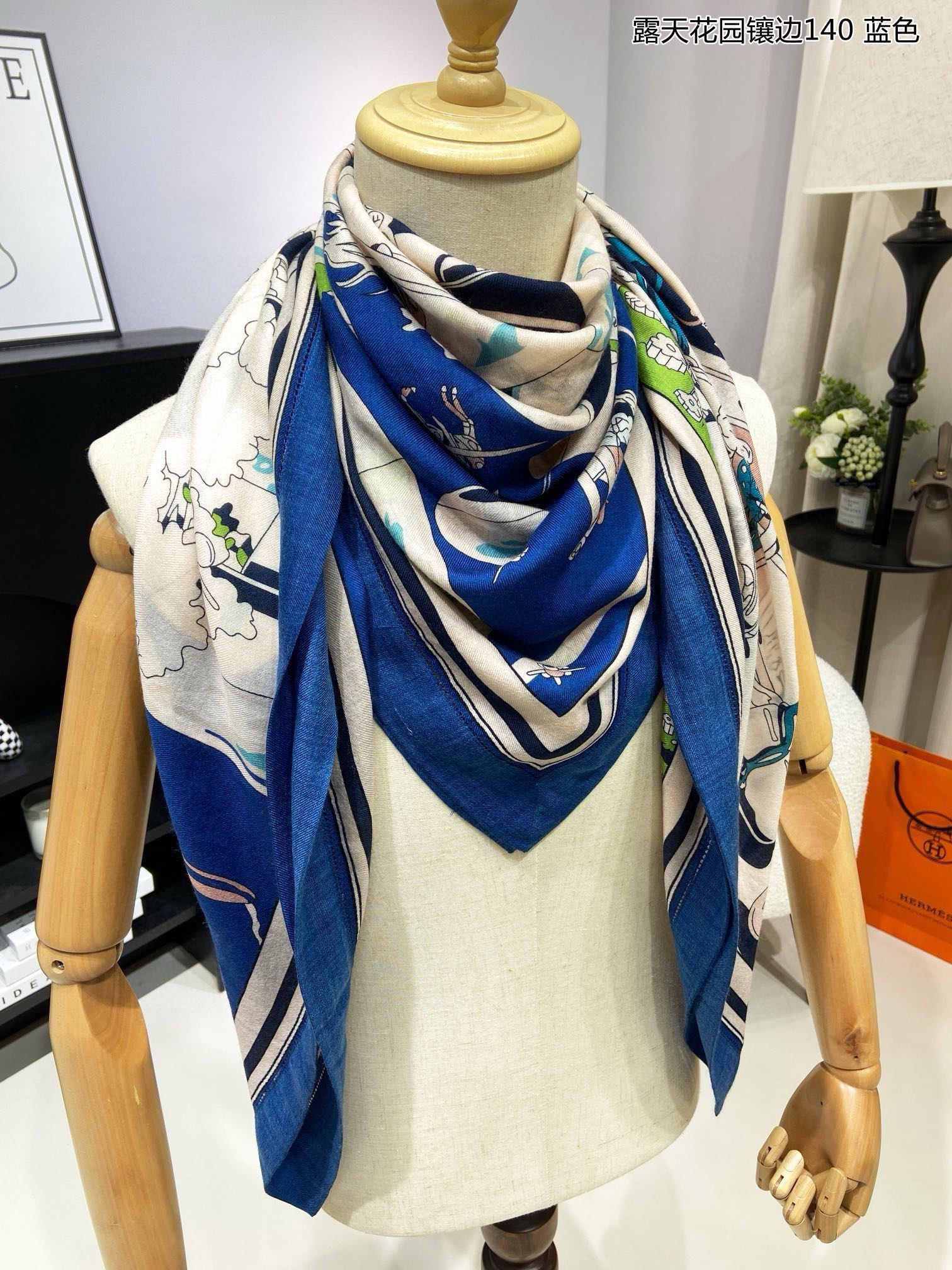 Hermes - Большой шарф с дизайном ?Мечтательный город?