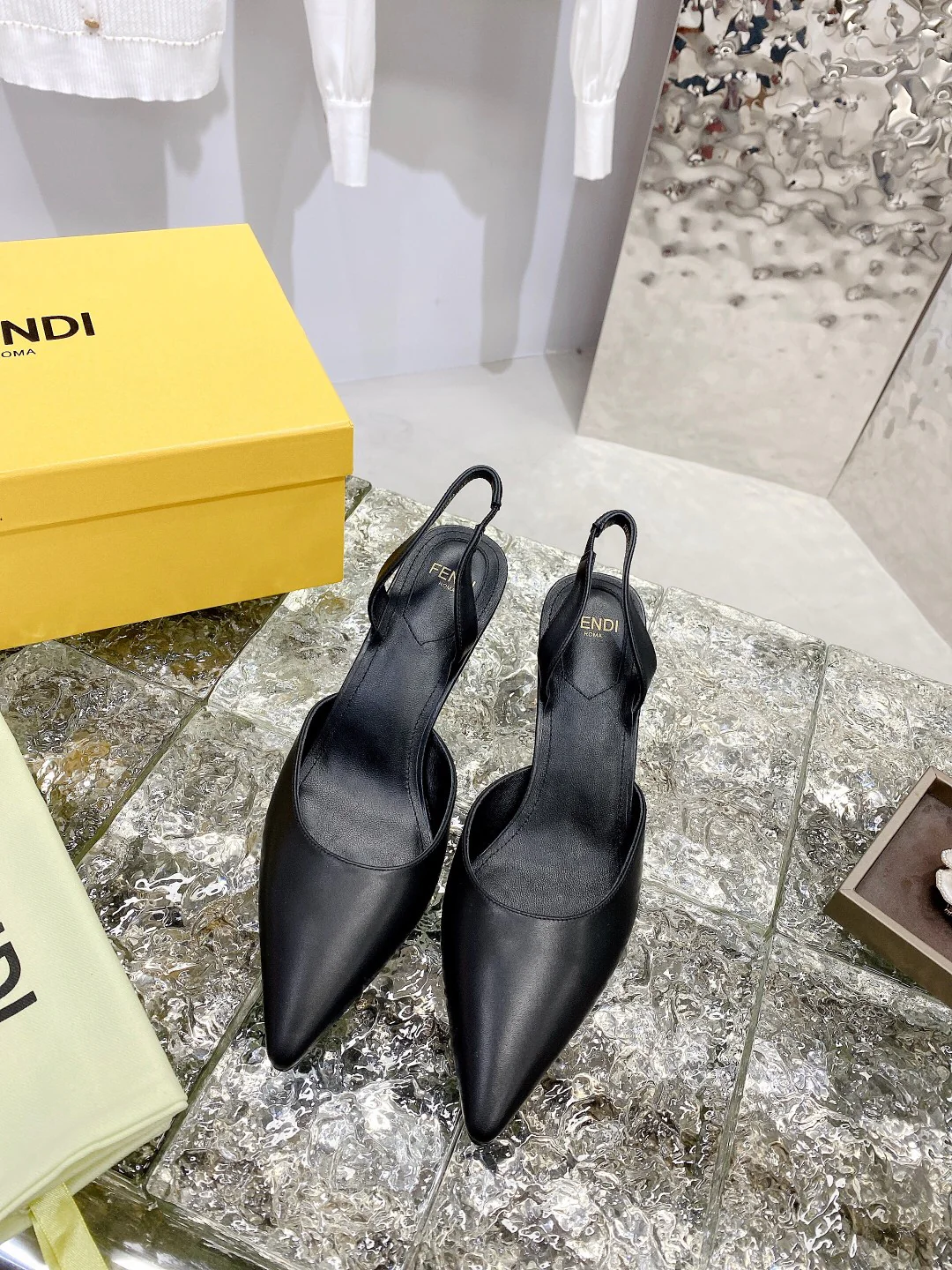 Новинка лета 2022 от Fendi - Туфли на F-образном 3D-каблуке - 1