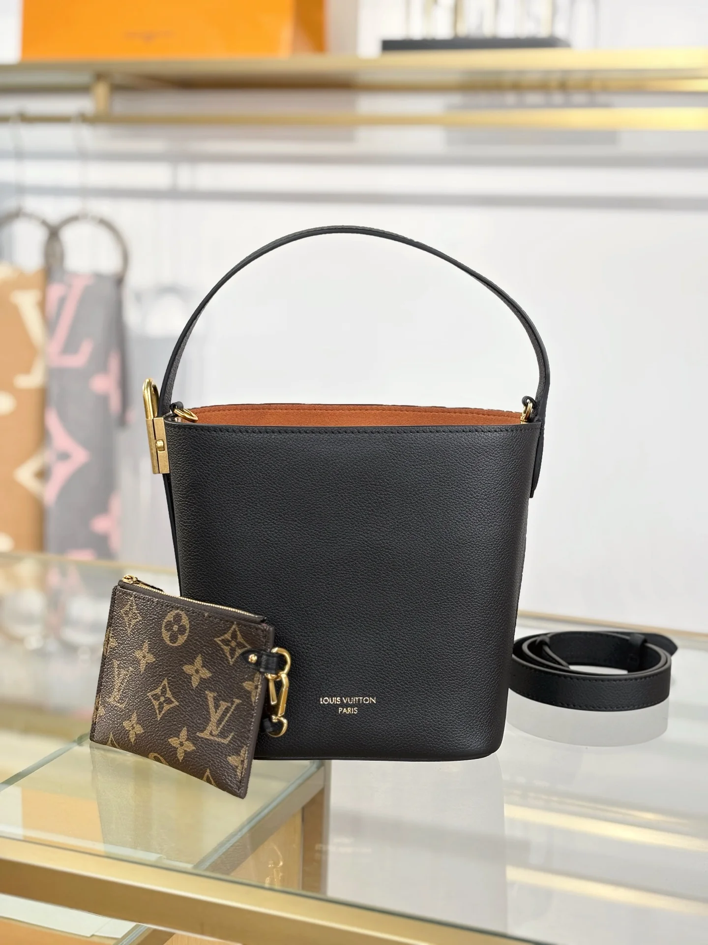 LV-m25543-low-key-all-in-bb сумка-черная