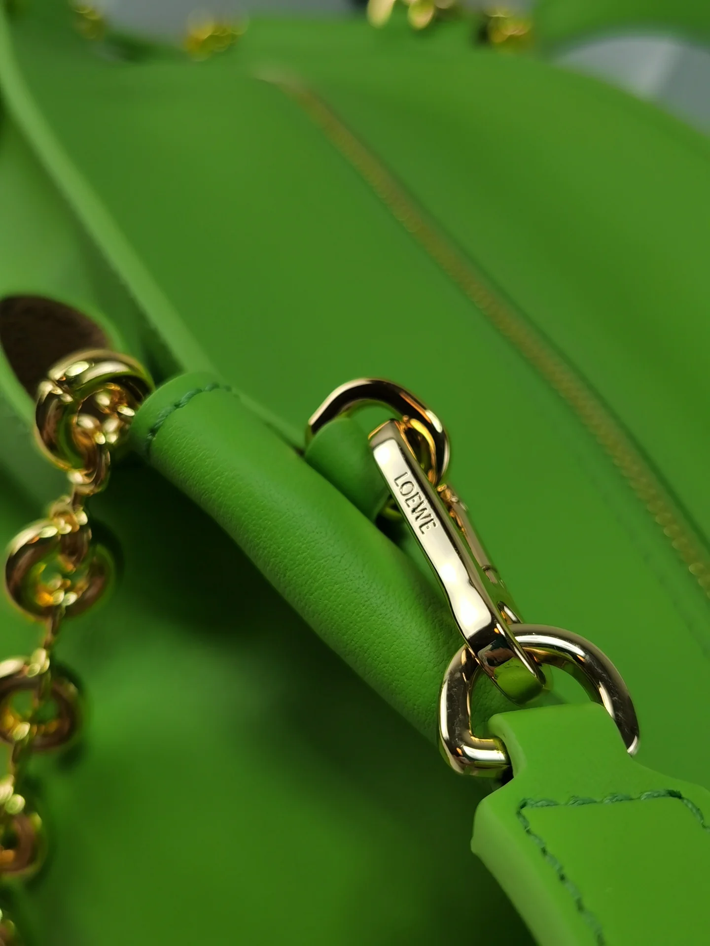 Сумка для прогулок Loewe Paseo - телячья кожа наппа - маленькая - с цепочкой - зеленая