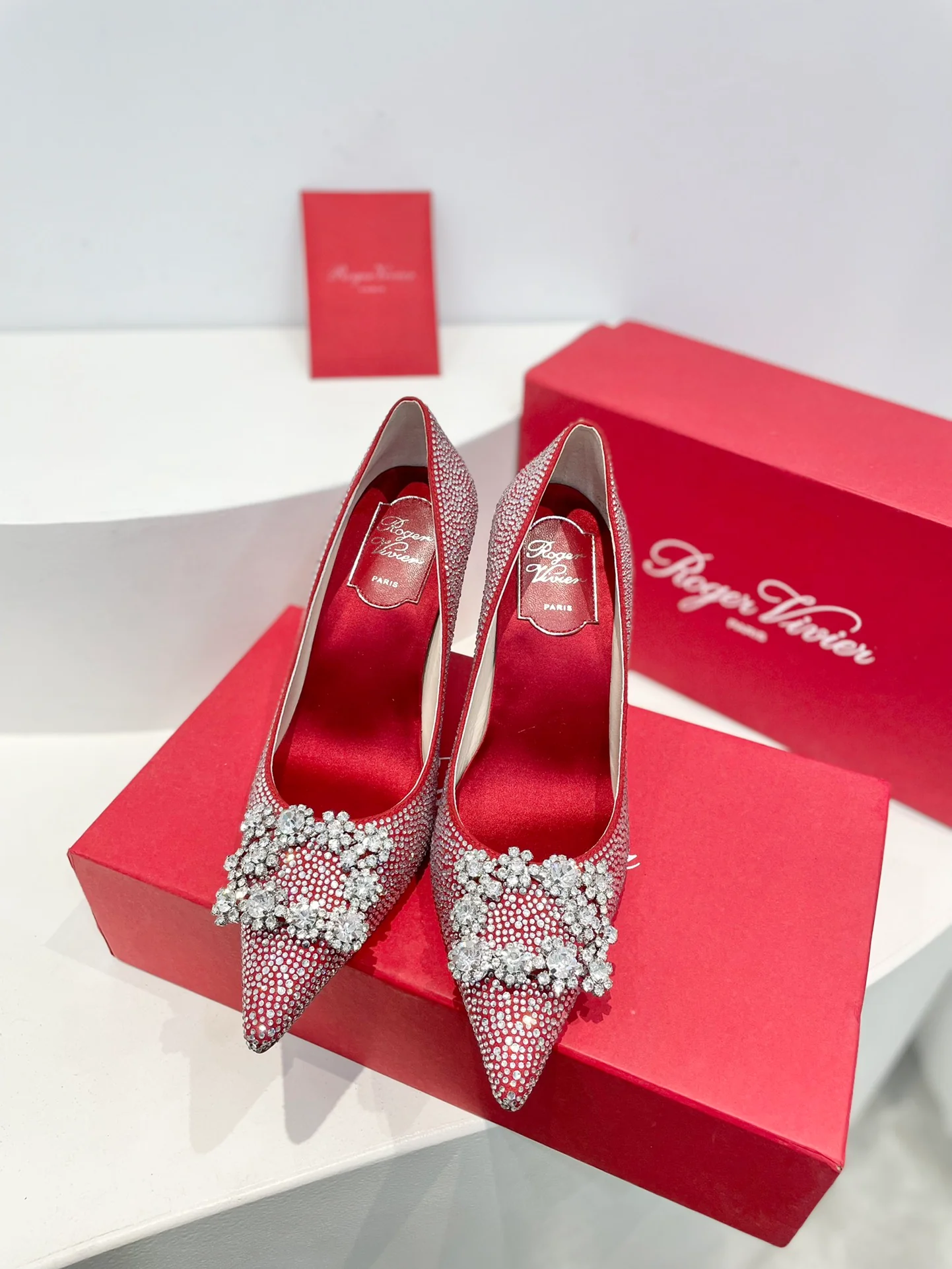 Обувь RV Shoes - Серия ?Кристальные туфли? - Туфли на высоком каблуке со стразами - Красные