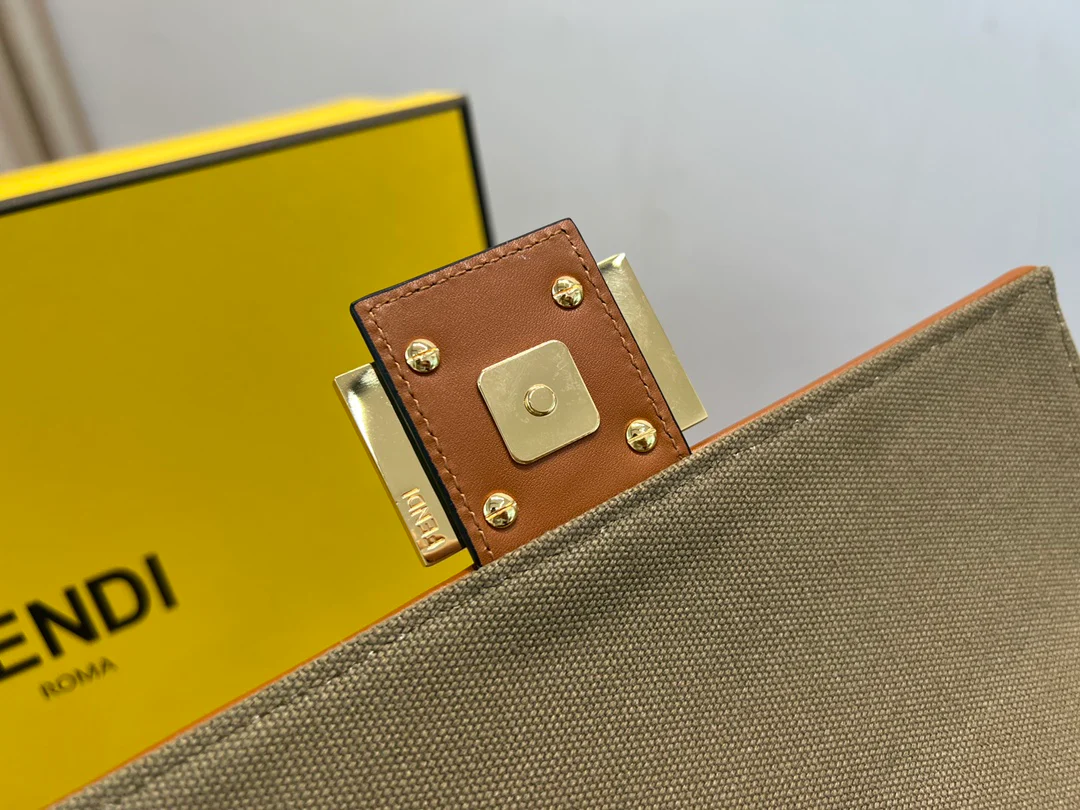 Сумка Fendi Baquette - вышивка из выстиранного денима.