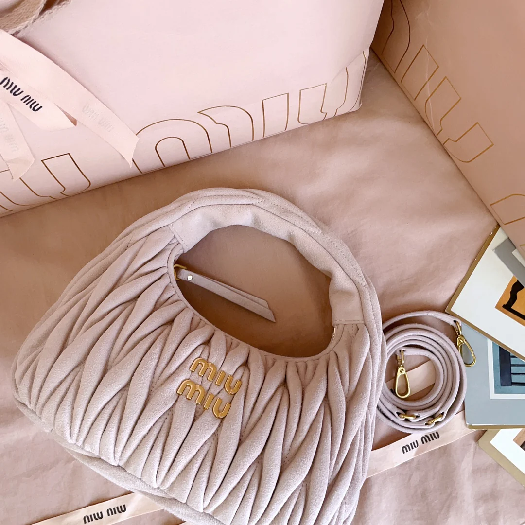 Розовая замшевая сумка Miu Miu 5bc125 miuwander