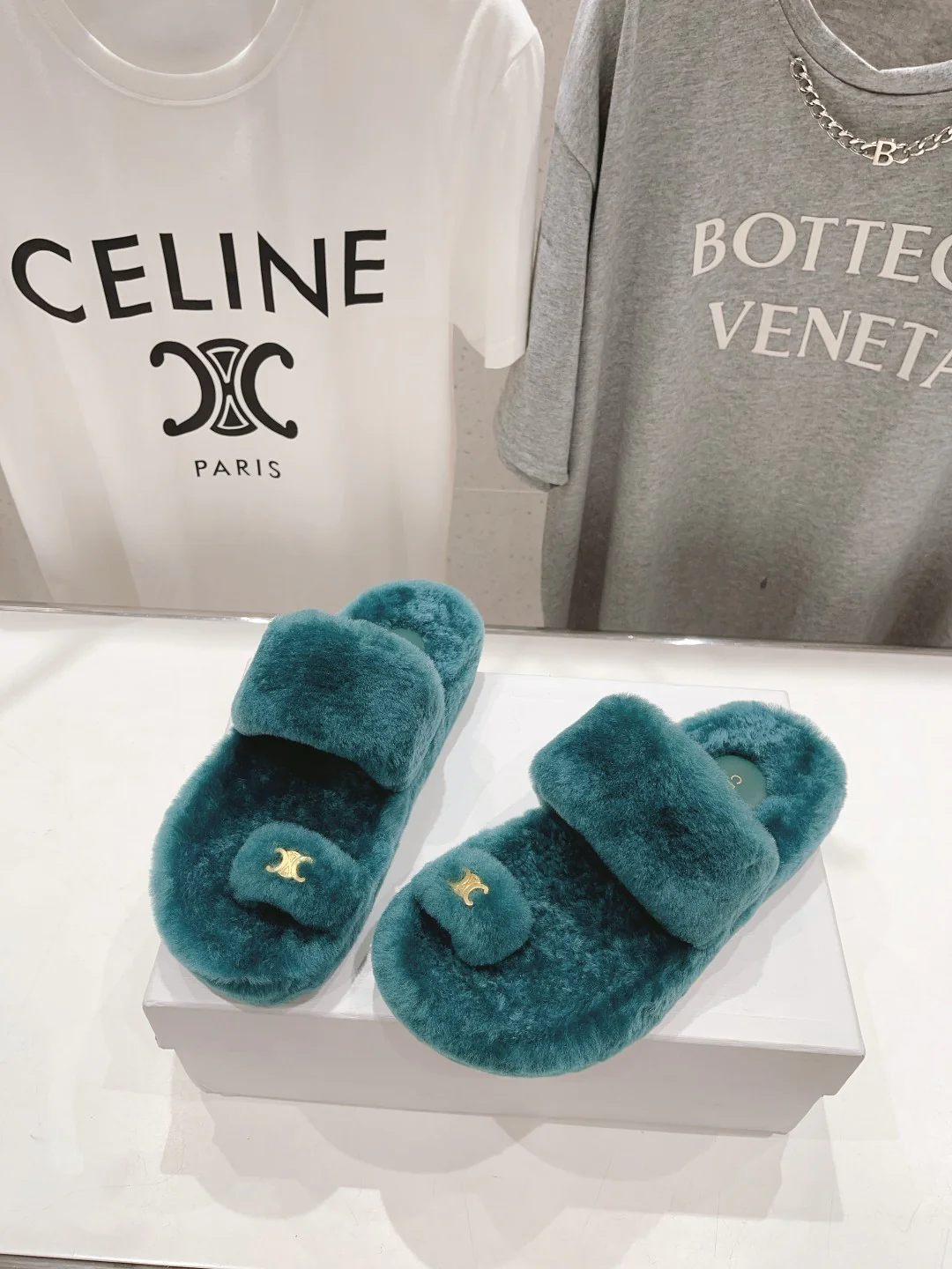 Новинка 2023 года от Celine - Шерстяные шлепанцы - Зеленые