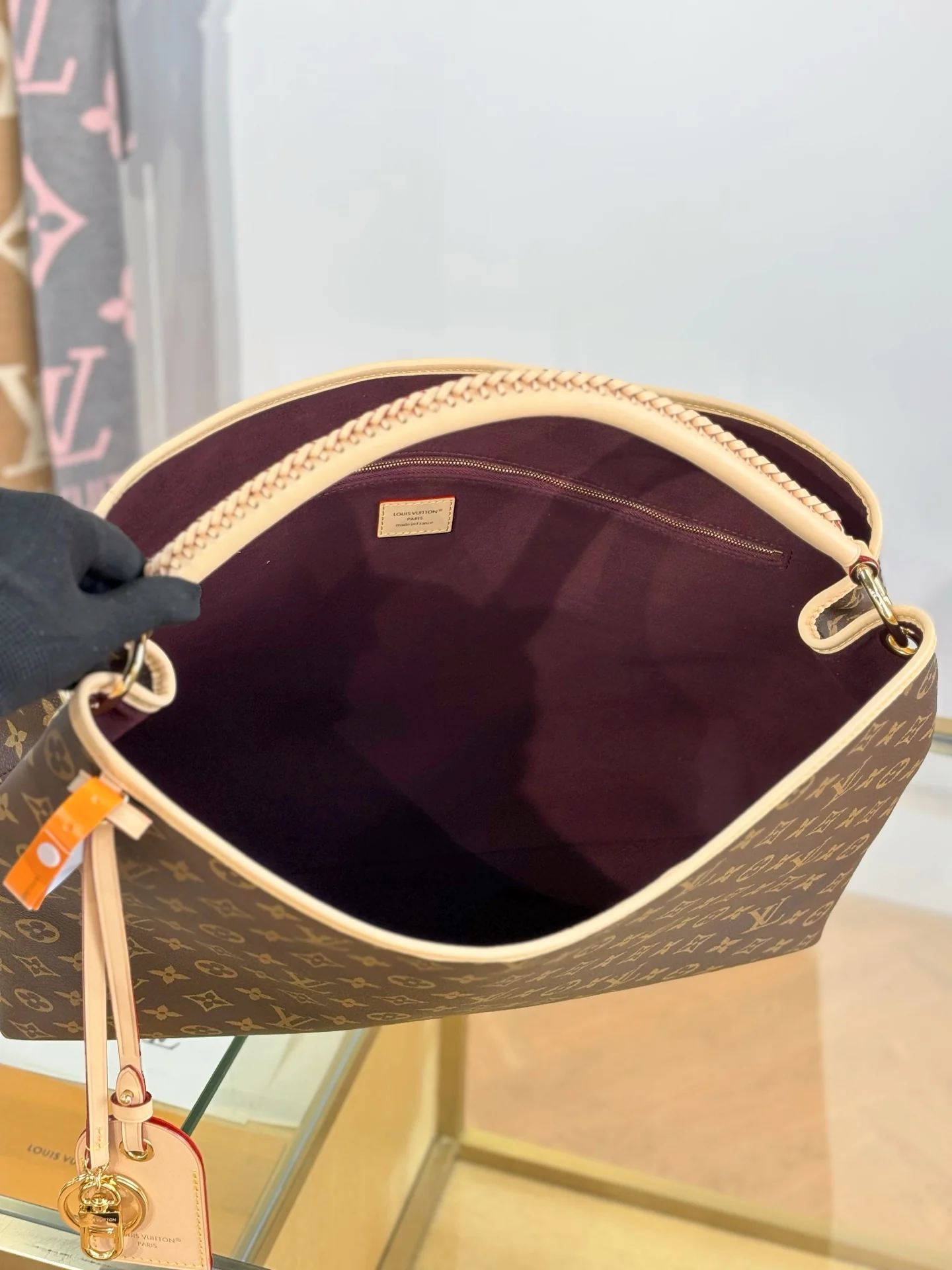 LV-m25877-again handbag-monogram