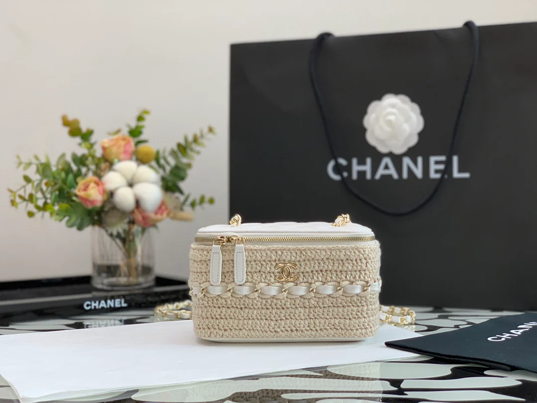 Новинка весны 2022 года от Chanel - Плетеный квадратный узор - Белый