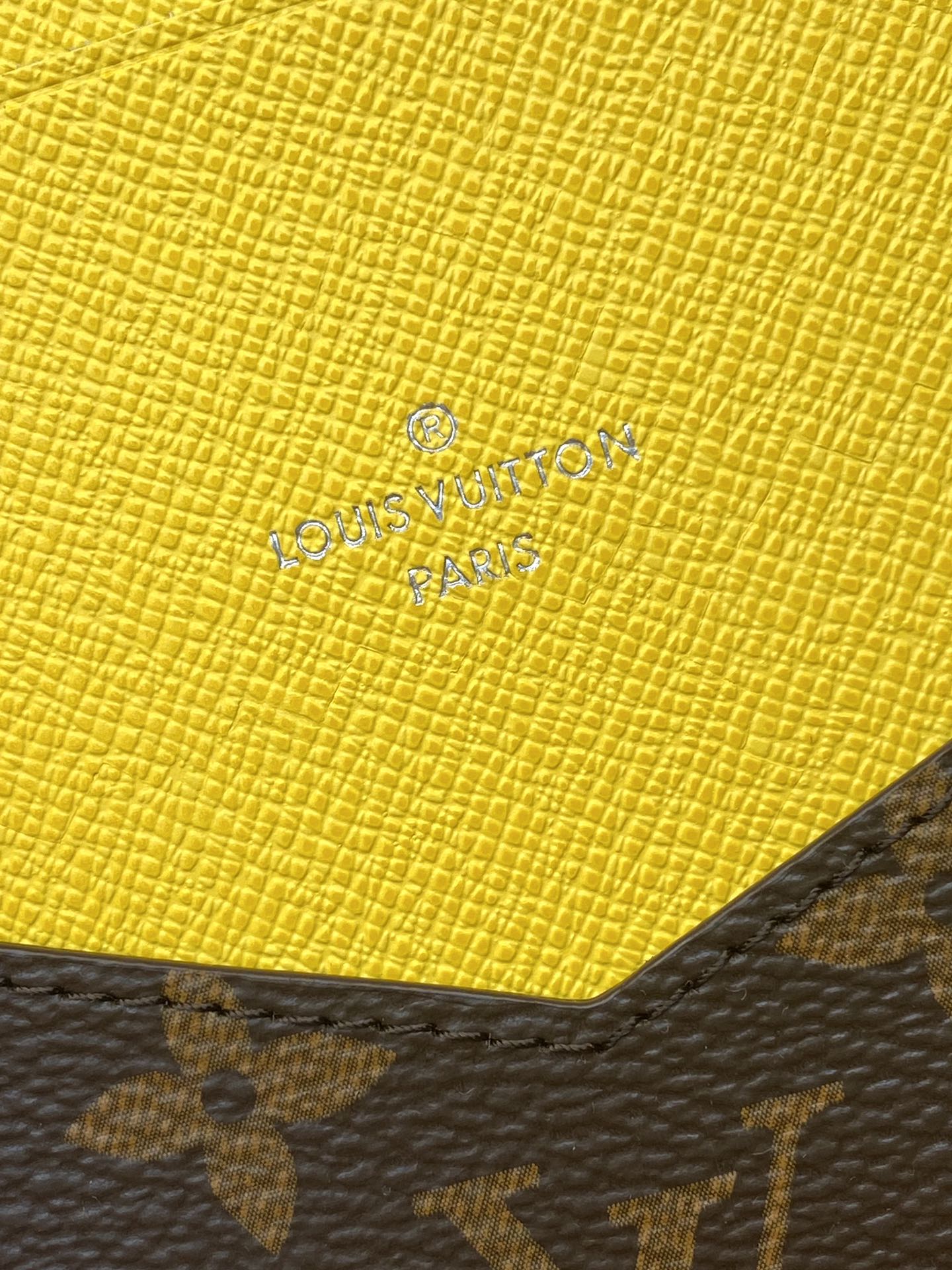 LV-m82867-Обложка для паспорта-Желтая