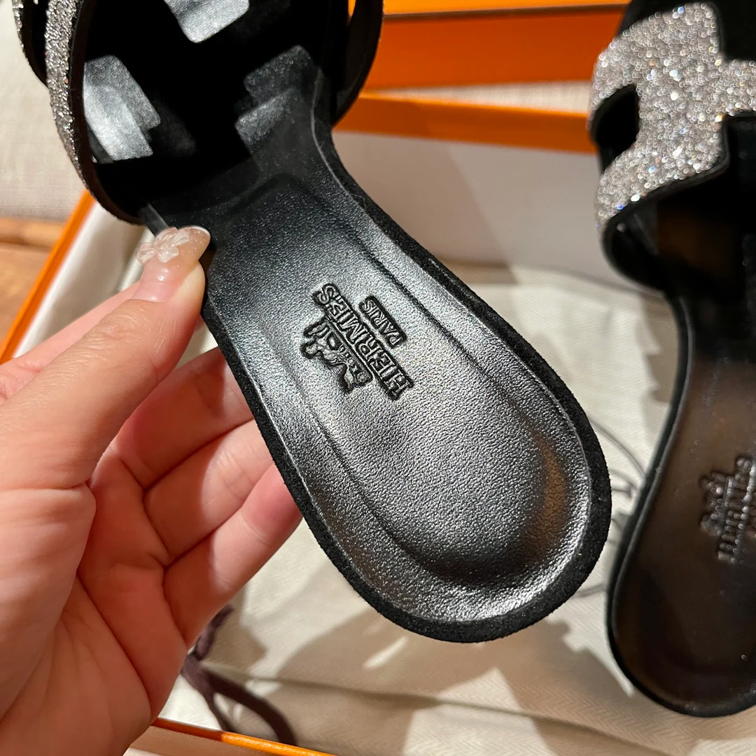 Мюли Hermes на среднем каблуке с бриллиантовой огранкой