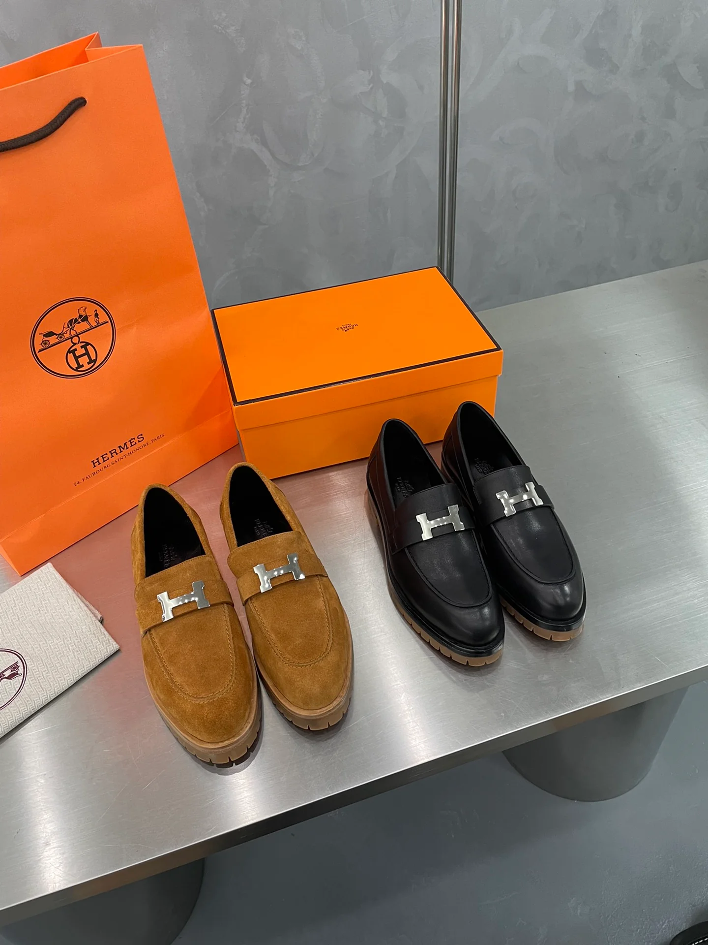 Классические туфли Hermes с пряжкой H в стиле афро