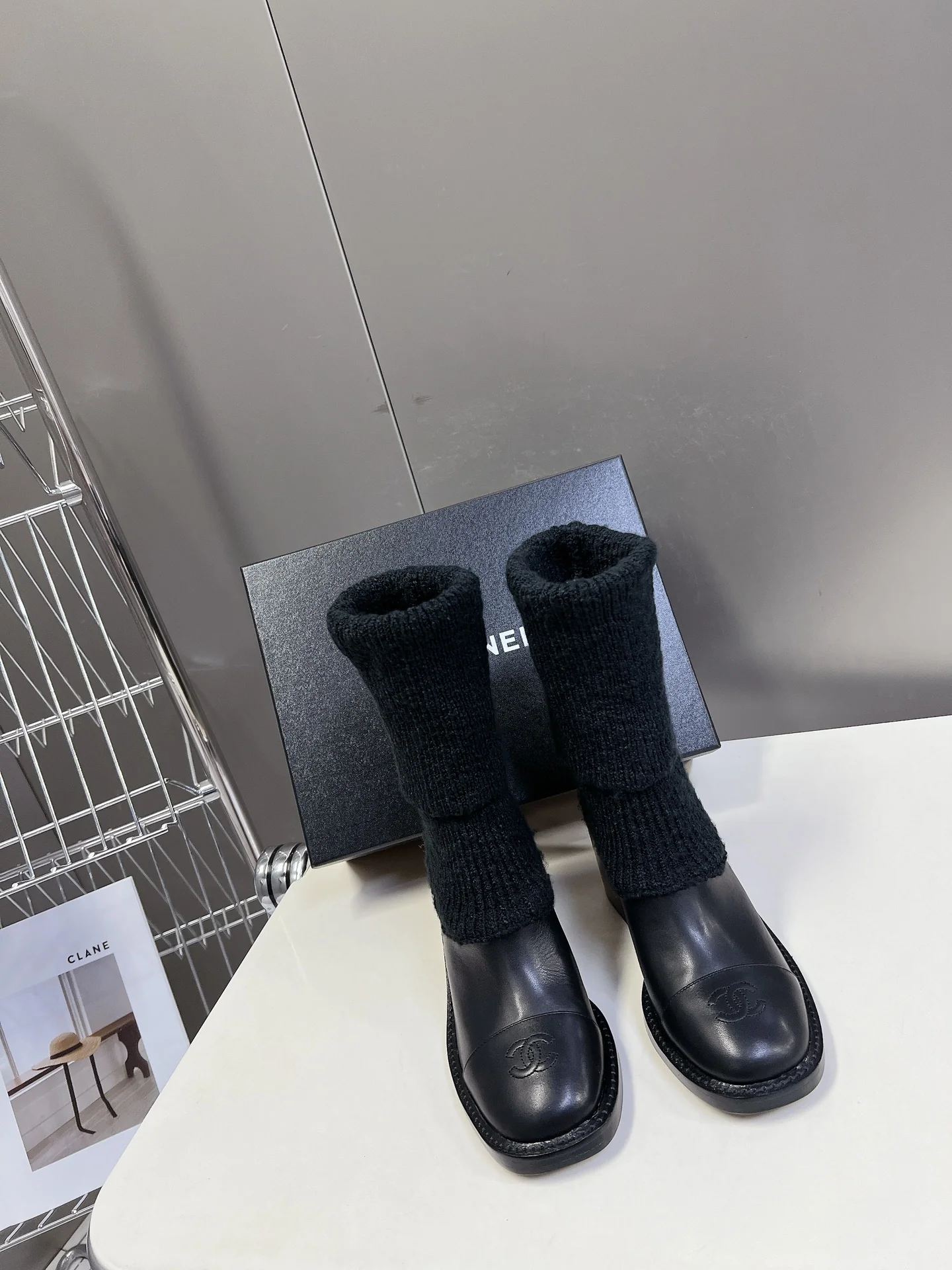 Ботильоны-носки на высоком каблуке Chanel 2024 — черные