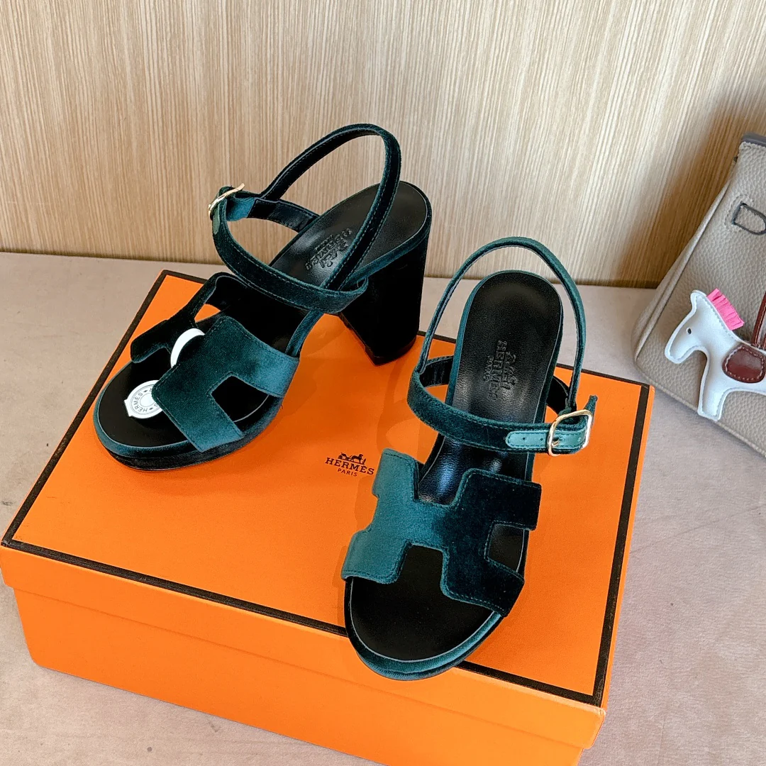 Босоножки на высоком каблуке Hermes Second Uncle 2024 года — зеленые.