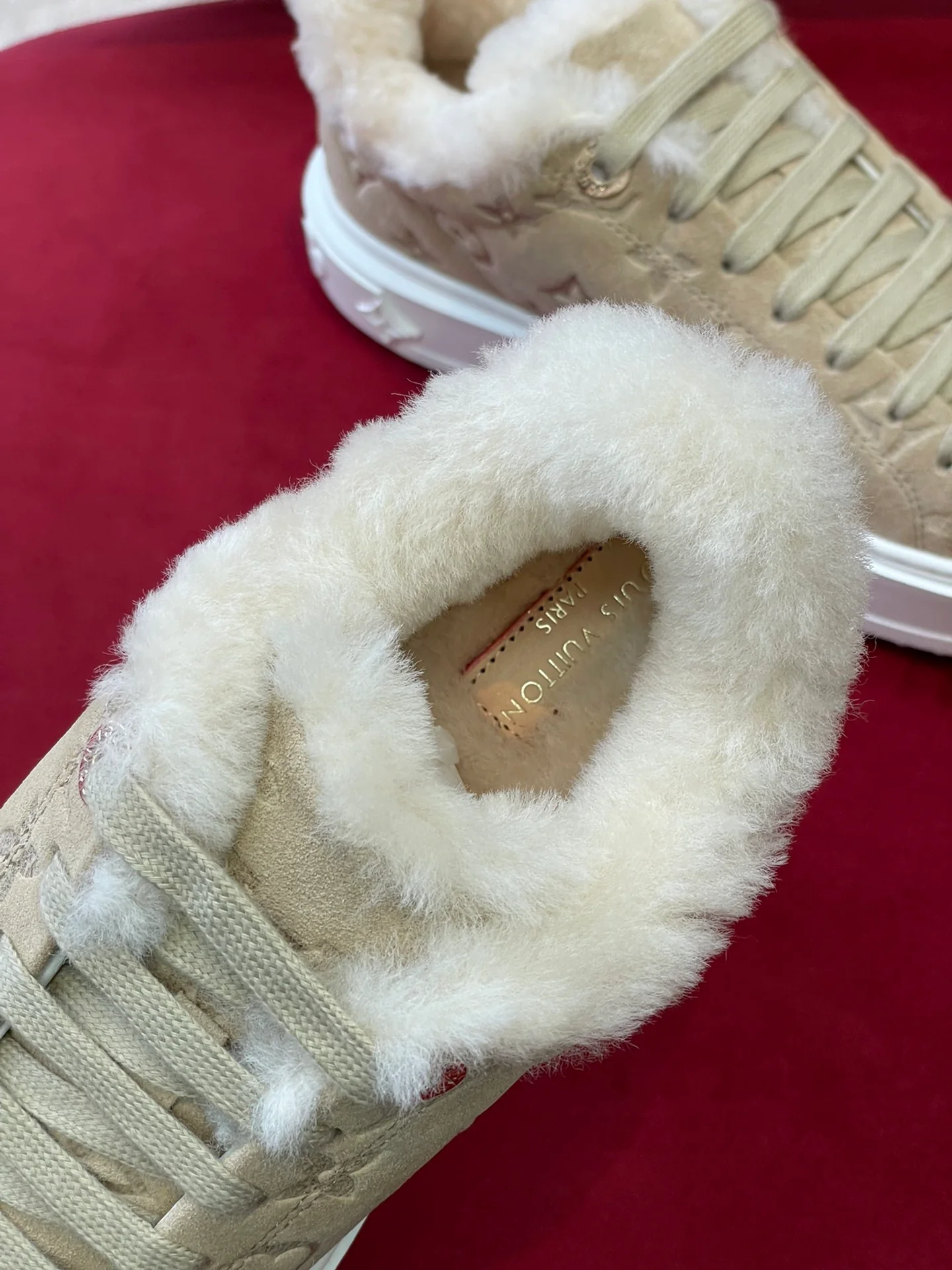 LV - Классические замшевые кроссовки на платформе из коллекции осень/зима 2022