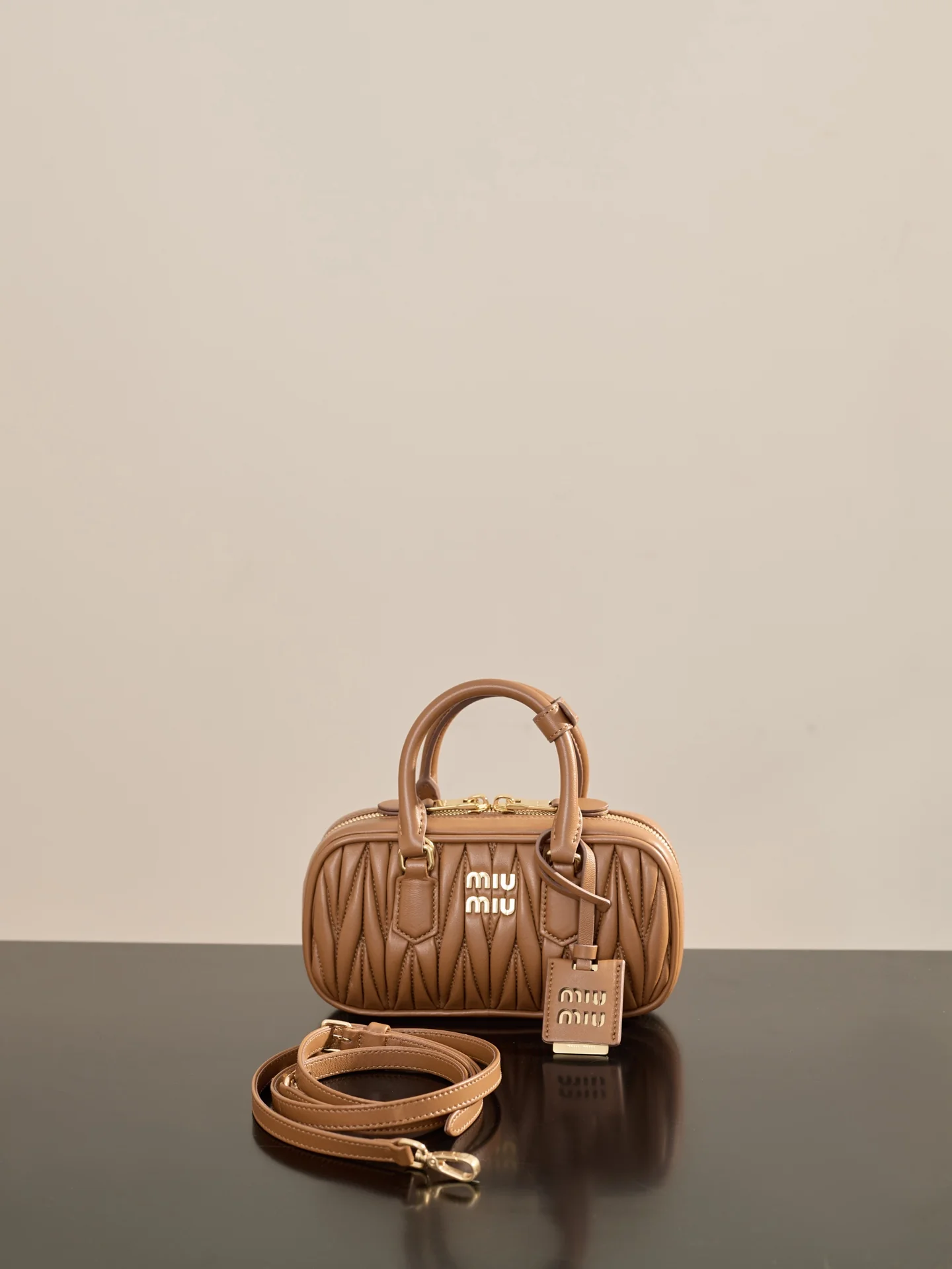 Miu Miu-5b088m1100 - Миниатюрная плиссированная сумка для боулинга - Карамельный цвет