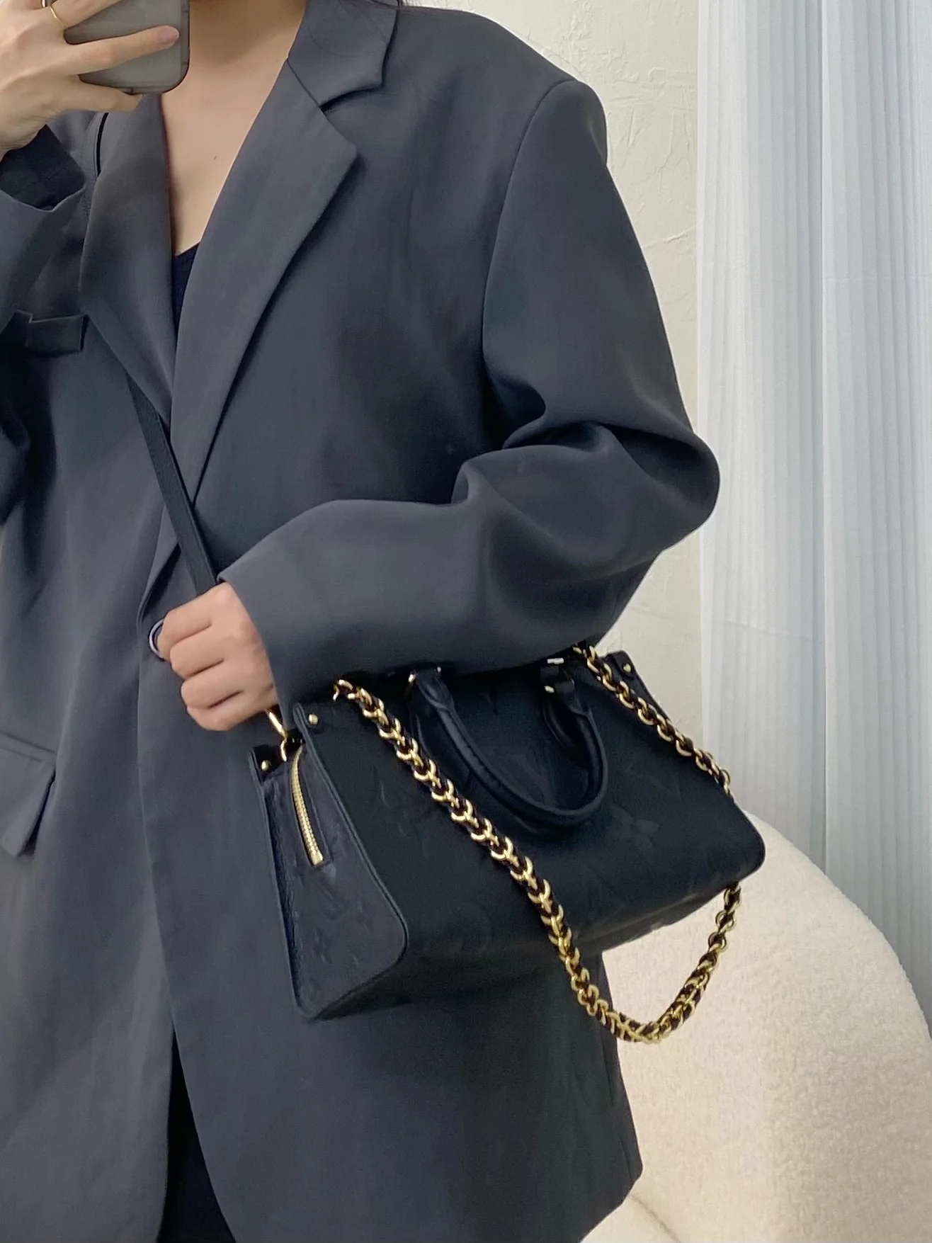 m23640-LV-cabas-onthego-east-west-gold chain embossed monogram-black