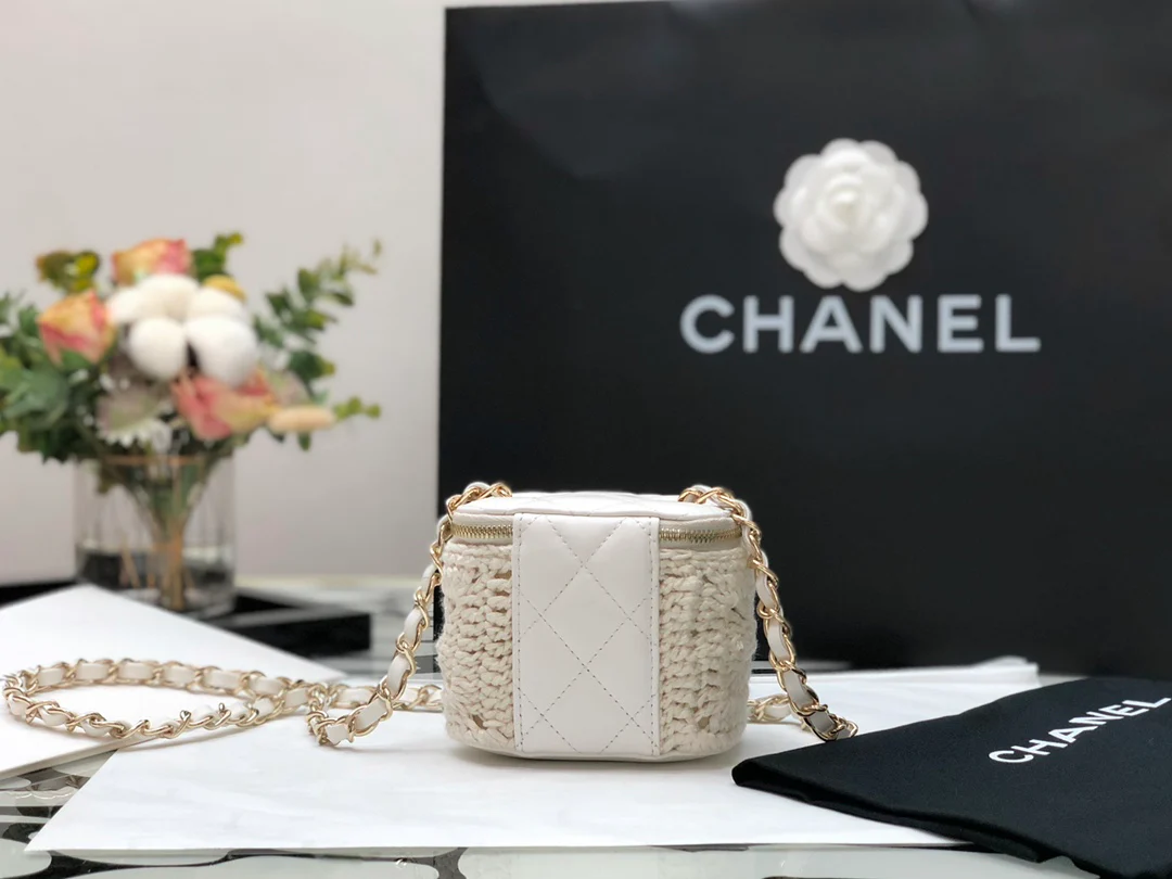 Новинка весеннего сезона 2022 года от Chanel - Плетеная коробка - Белый