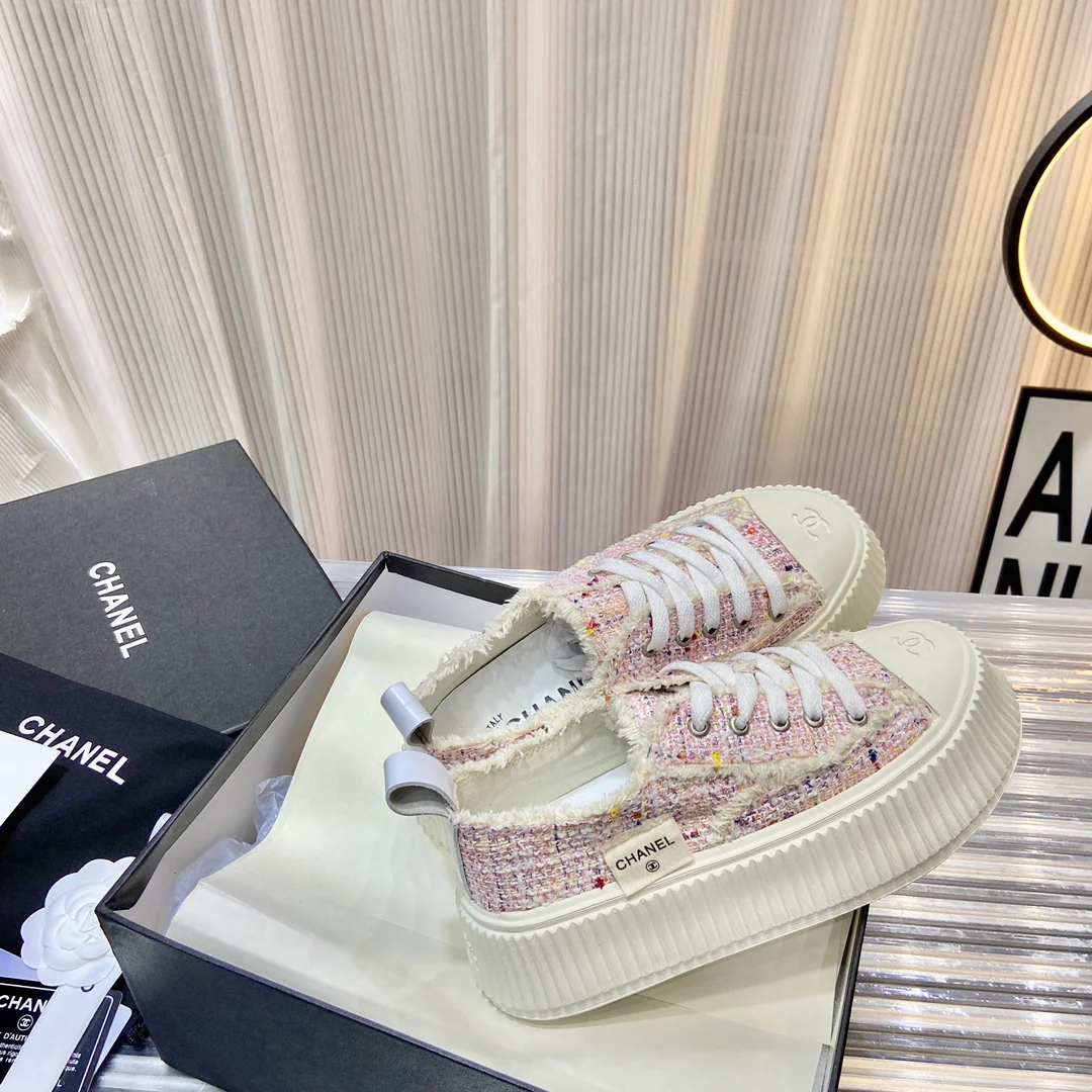 Ковшеобразные туфли на платформе от Chanel - повседневная обувь