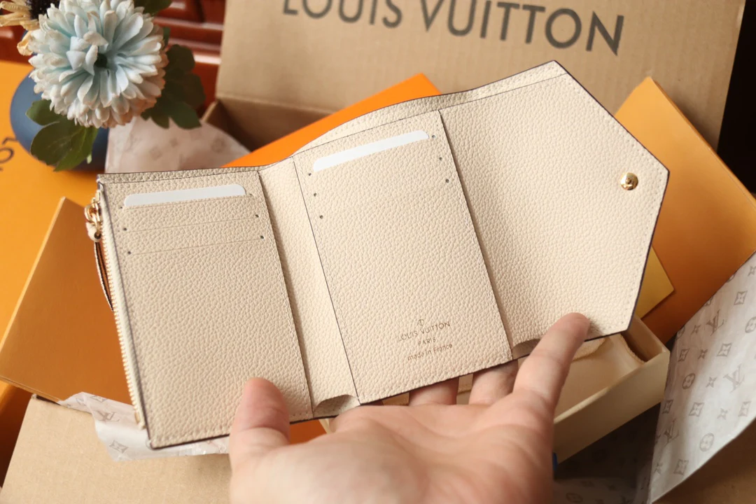 LV-m64060-Короткий трехсекционный кошелек-Белый