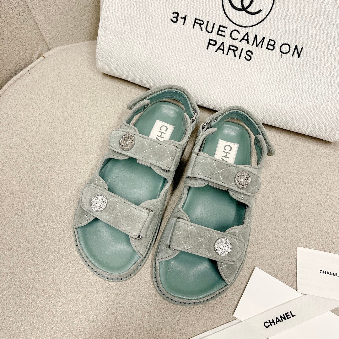 Chanel - светло-зеленые кожаные сандалии в клетку