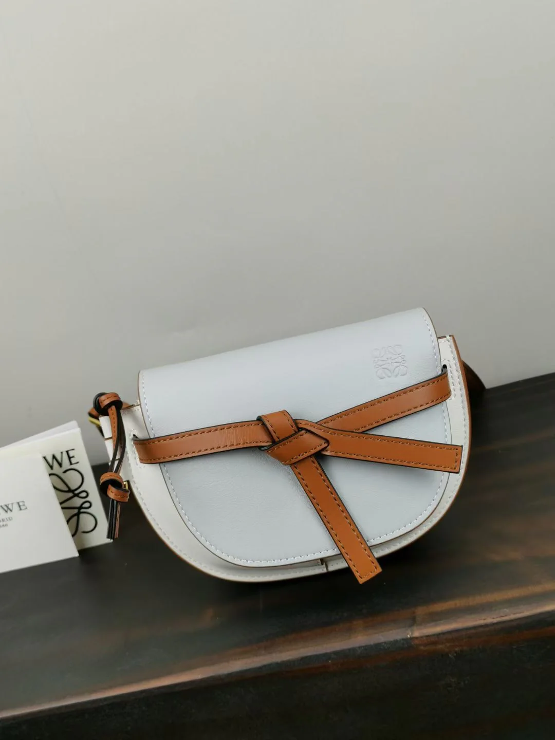 Loewe-gate-mini-21x12-5x9-5-cm-15