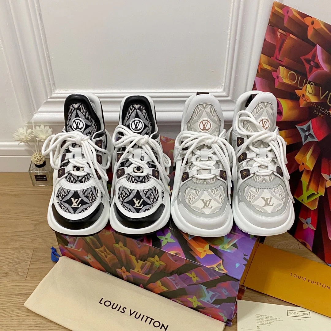 Обувь LV - массивные кроссовки с вышивкой LV - серо-белые