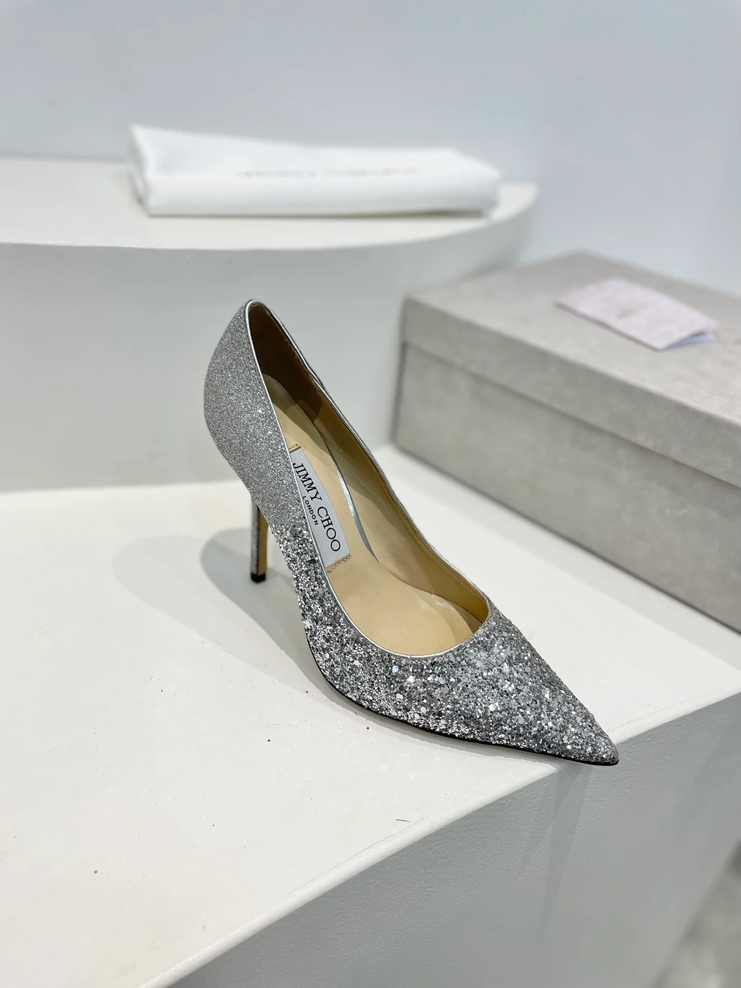 Туфли-лодочки Jimmy с острым носком на шпильке - серебристые