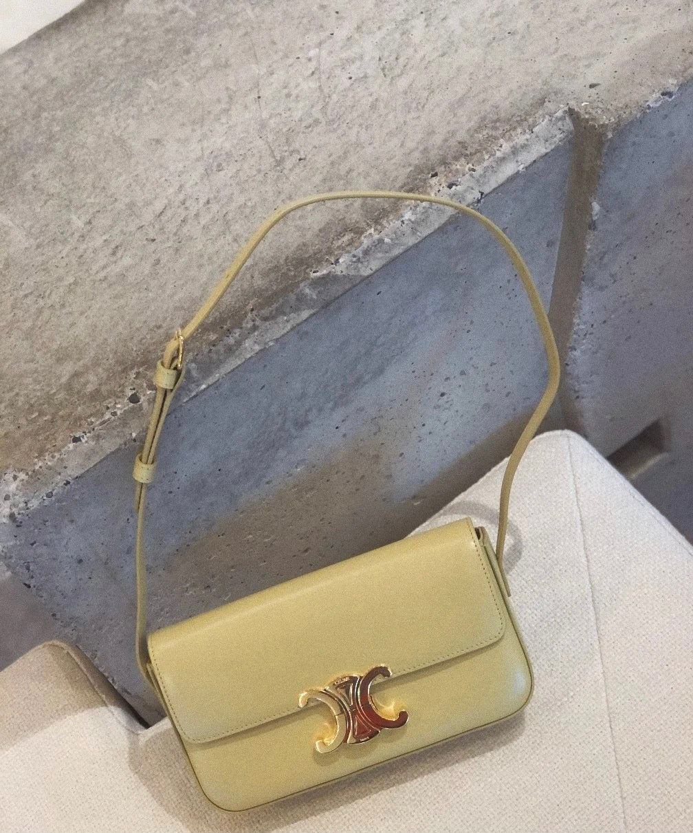 Кожаная сумка через плечо Celine Triomphe - желтая