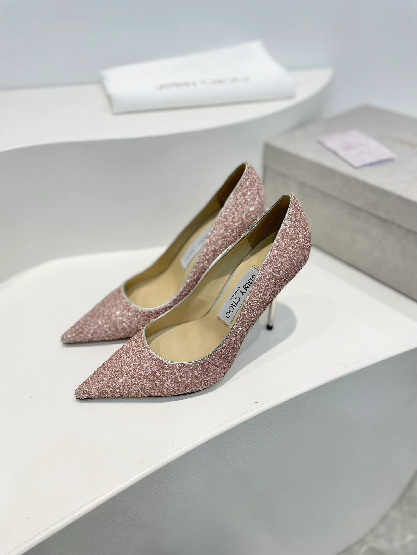 Туфли-лодочки Jimmy с острым носком на шпильке - ярко-розовые