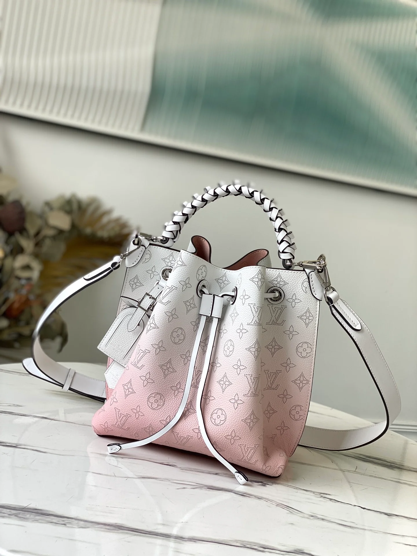 m57853-LV-muria-bucket bag-gradient pink