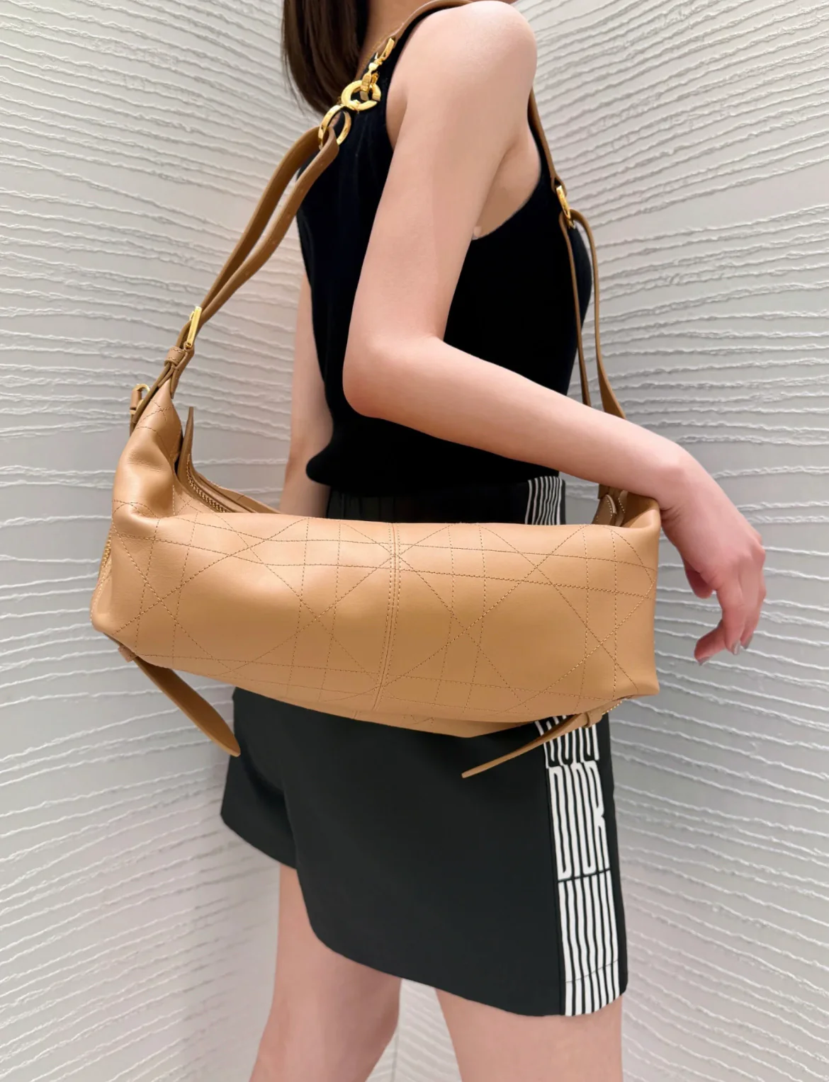 Dior Journey Dumplings - Средний размер - Карамельный цвет