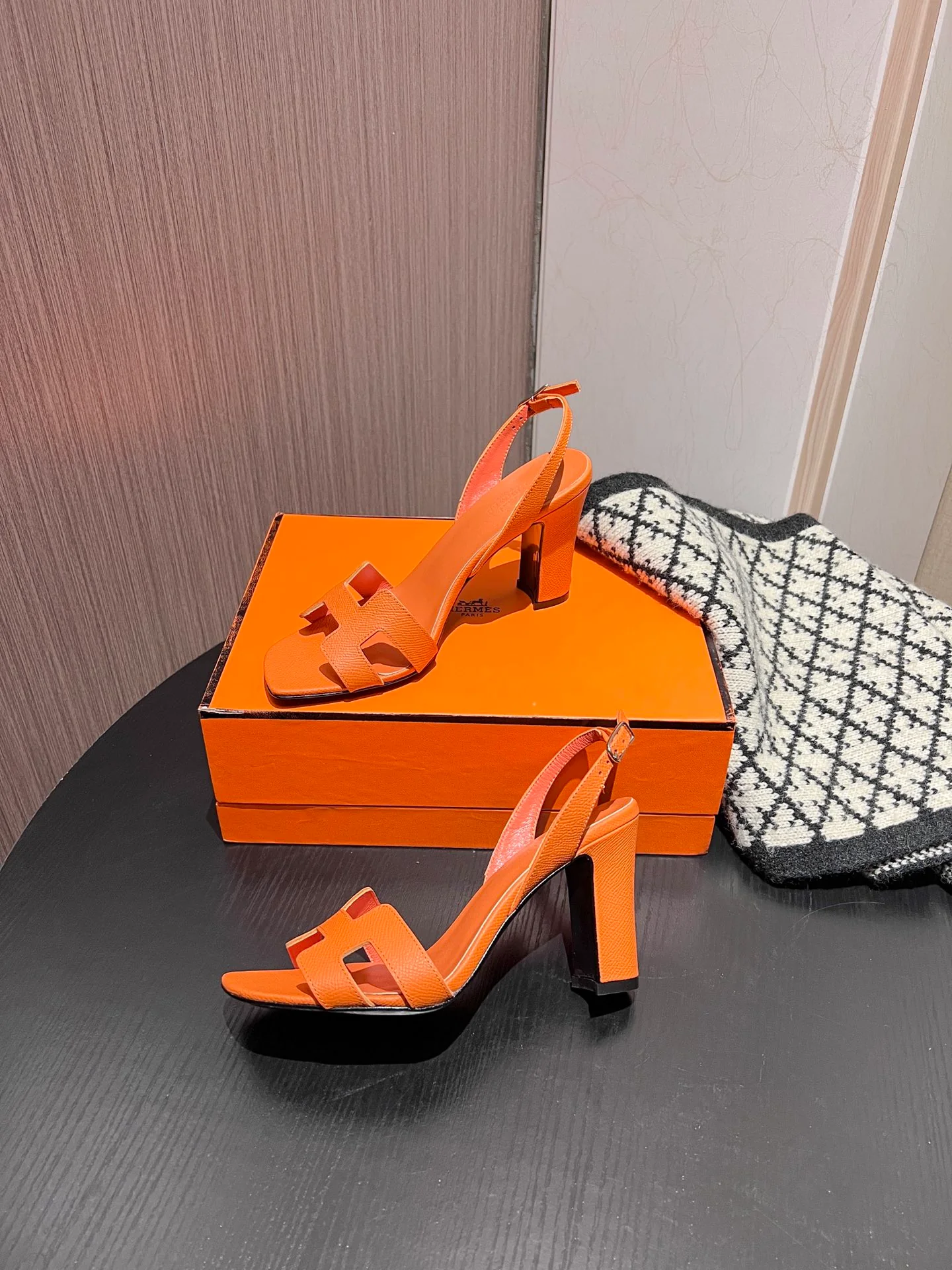 Босоножки на высоком каблуке Hermes - оранжевые