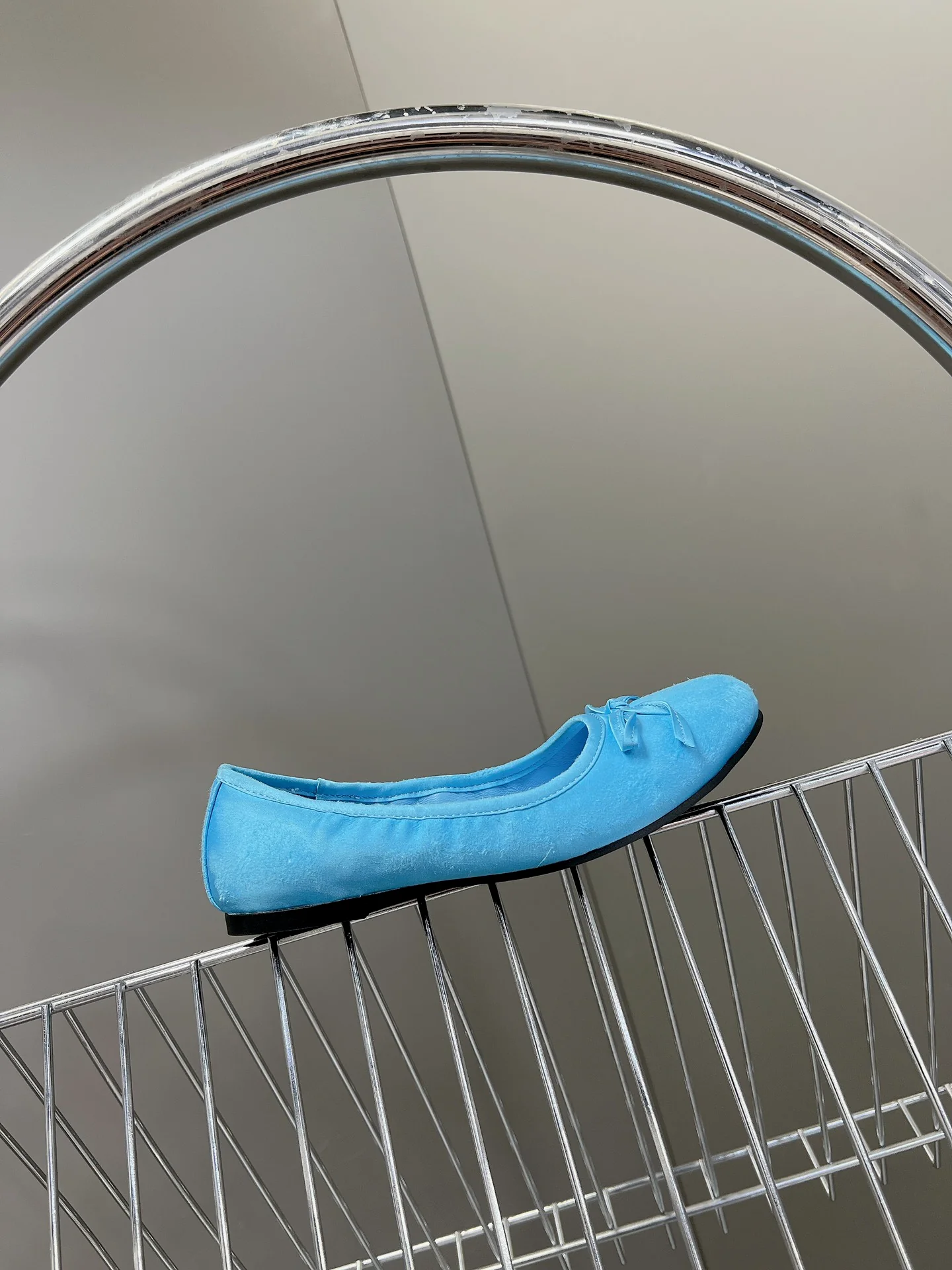 Коллекция Balenciaga 2023 года с подиума - Балетки - Синие