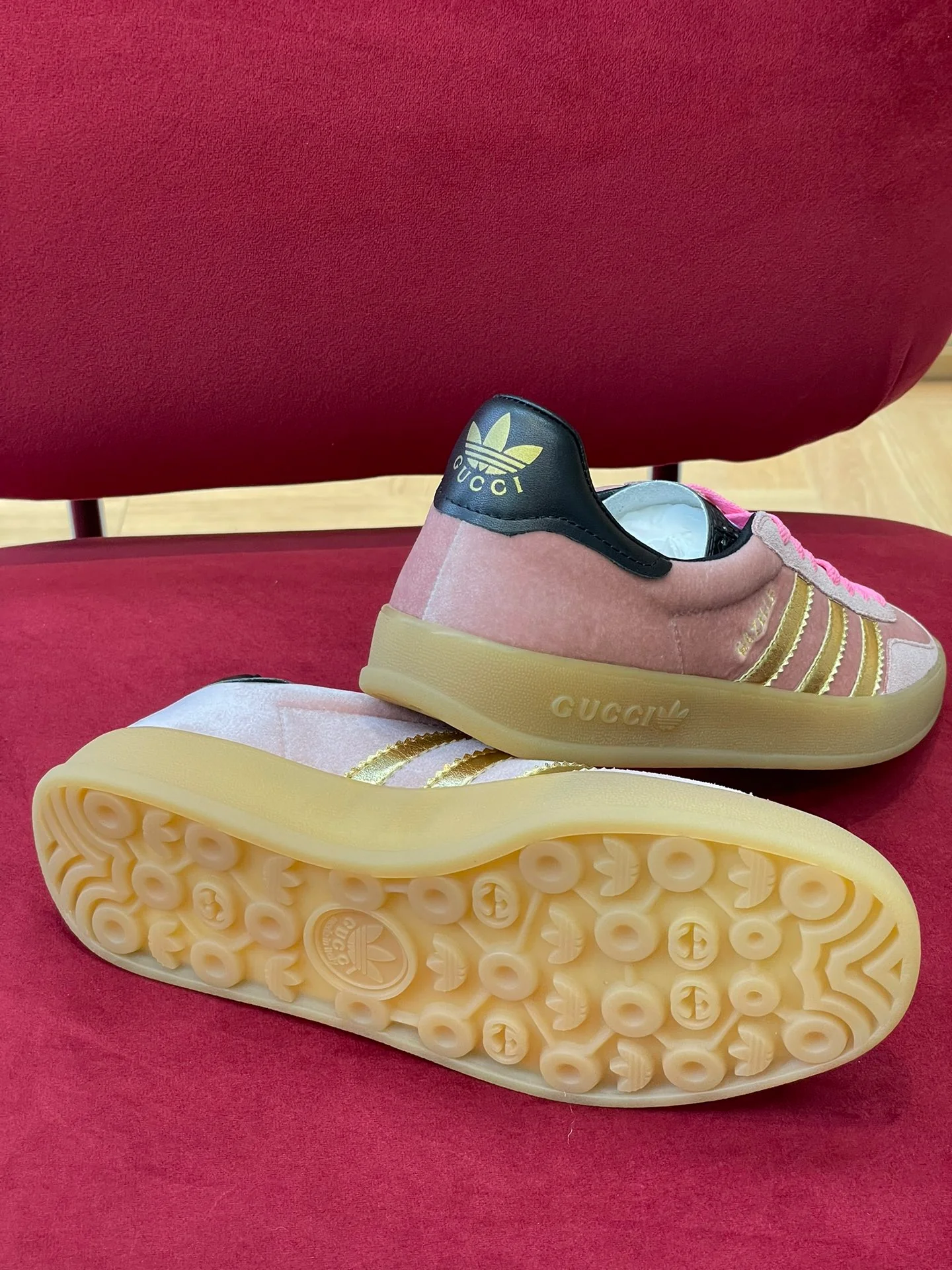 Новинки осенне-зимней коллекции Gucci 2022 - Коллаборация - Кроссовки - Унисекс - Розовый