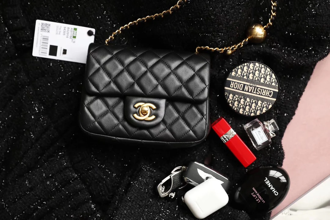 Сумка Chanel Gold Globe Square Fat Flap Bag - черная