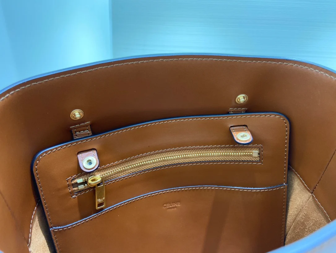 сумка-ведро Celine из коровьей кожи с ремешком Майолло и триумфом