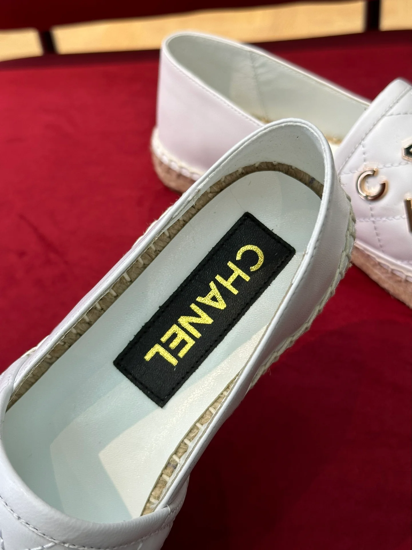 Новинка сезона весна/лето 2023 от Chanel - Рыбацкие туфли с надписями