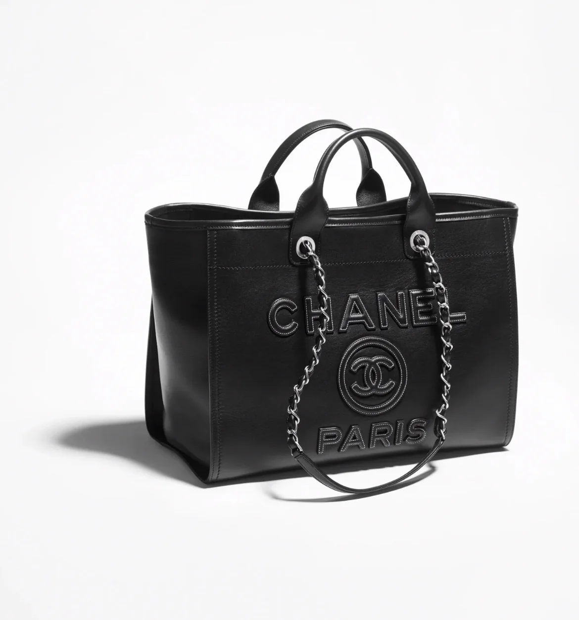 Пляжная сумка Chanel 24a из натуральной кожи, маленькая, черная.