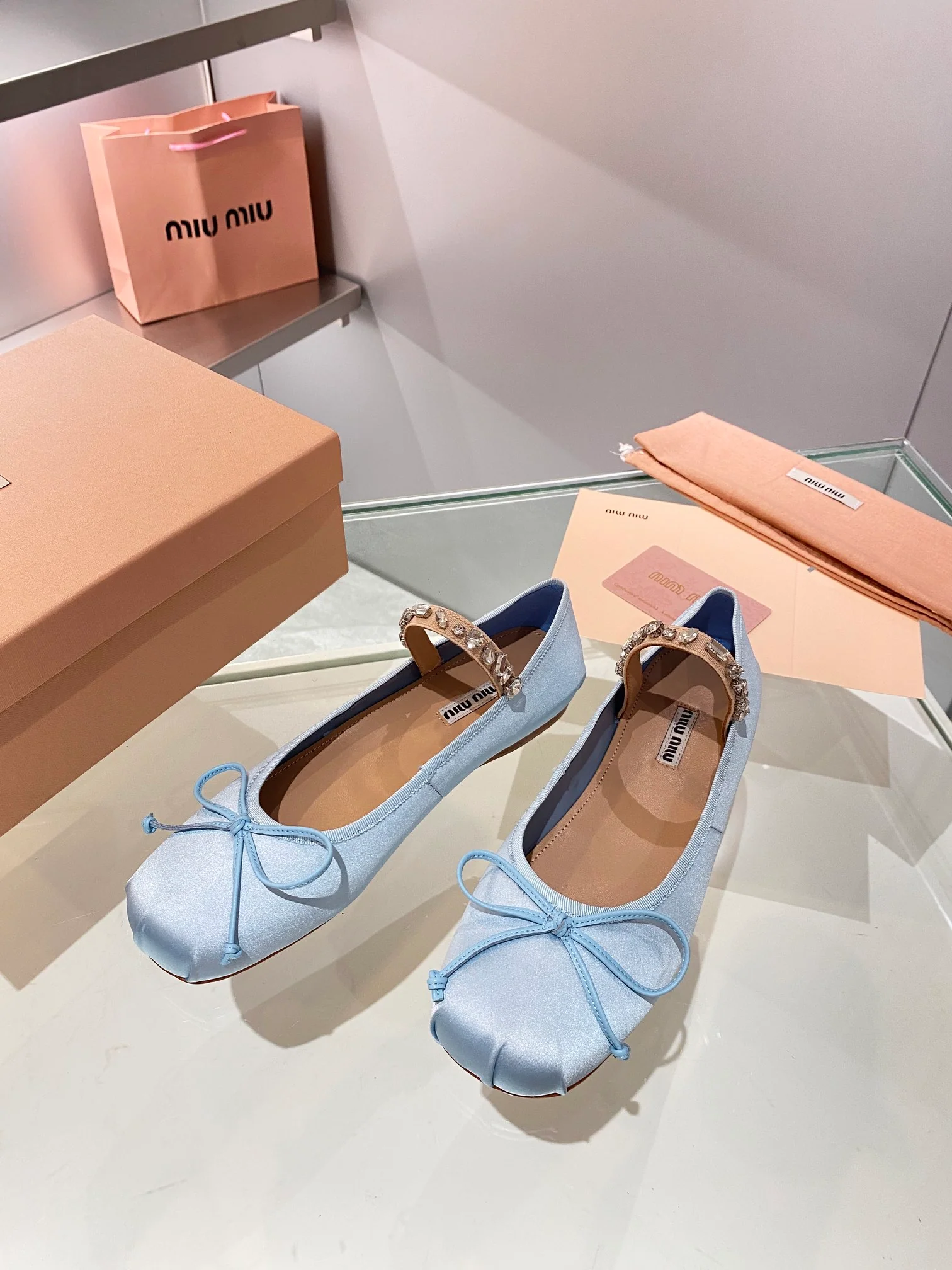 Новые поступления коллекции Miu Miu осень/зима 2023 — Балетки — Светло-голубые