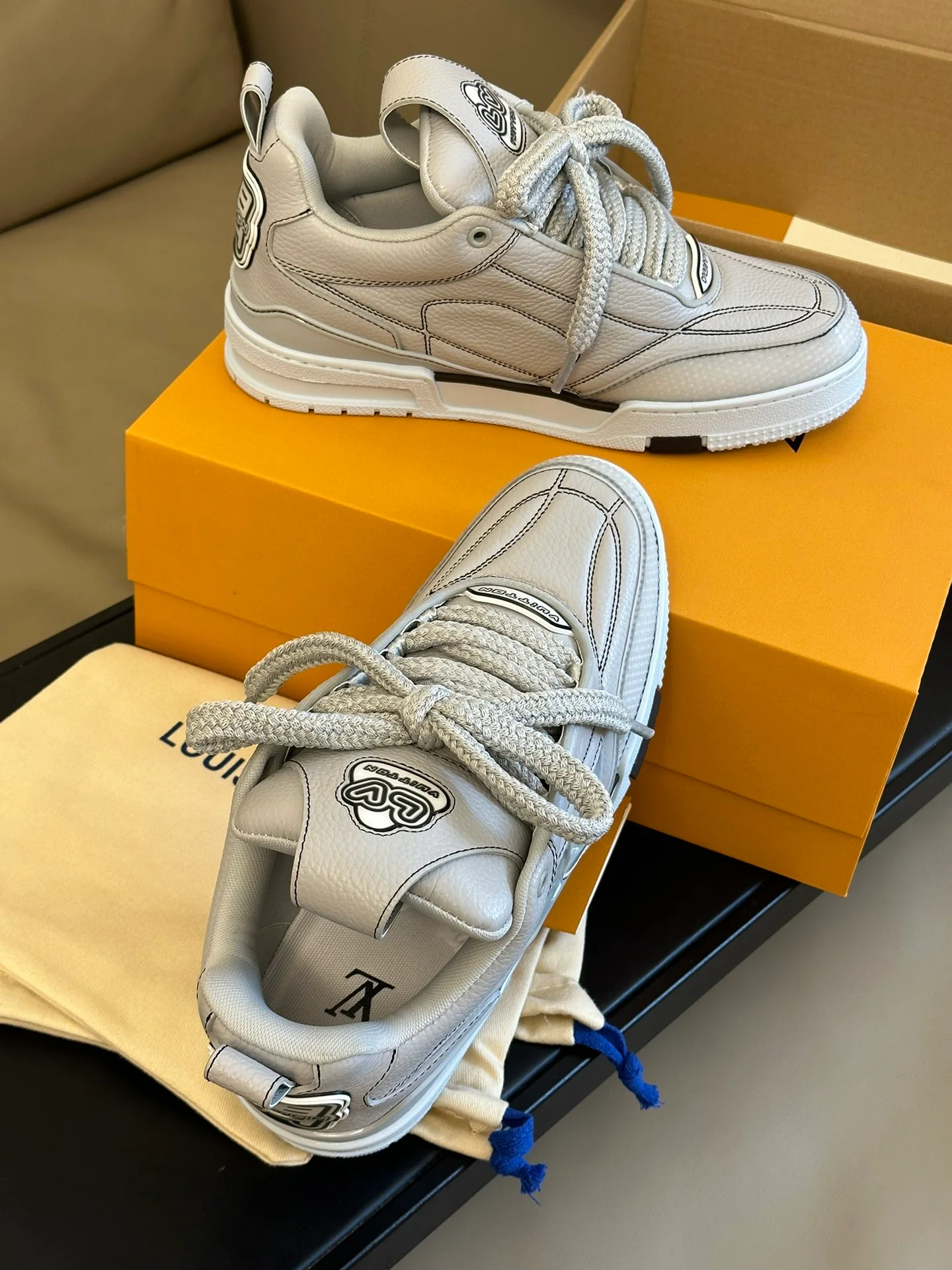 Новинка LV 2023 - Кроссовки - Серебристо-серые