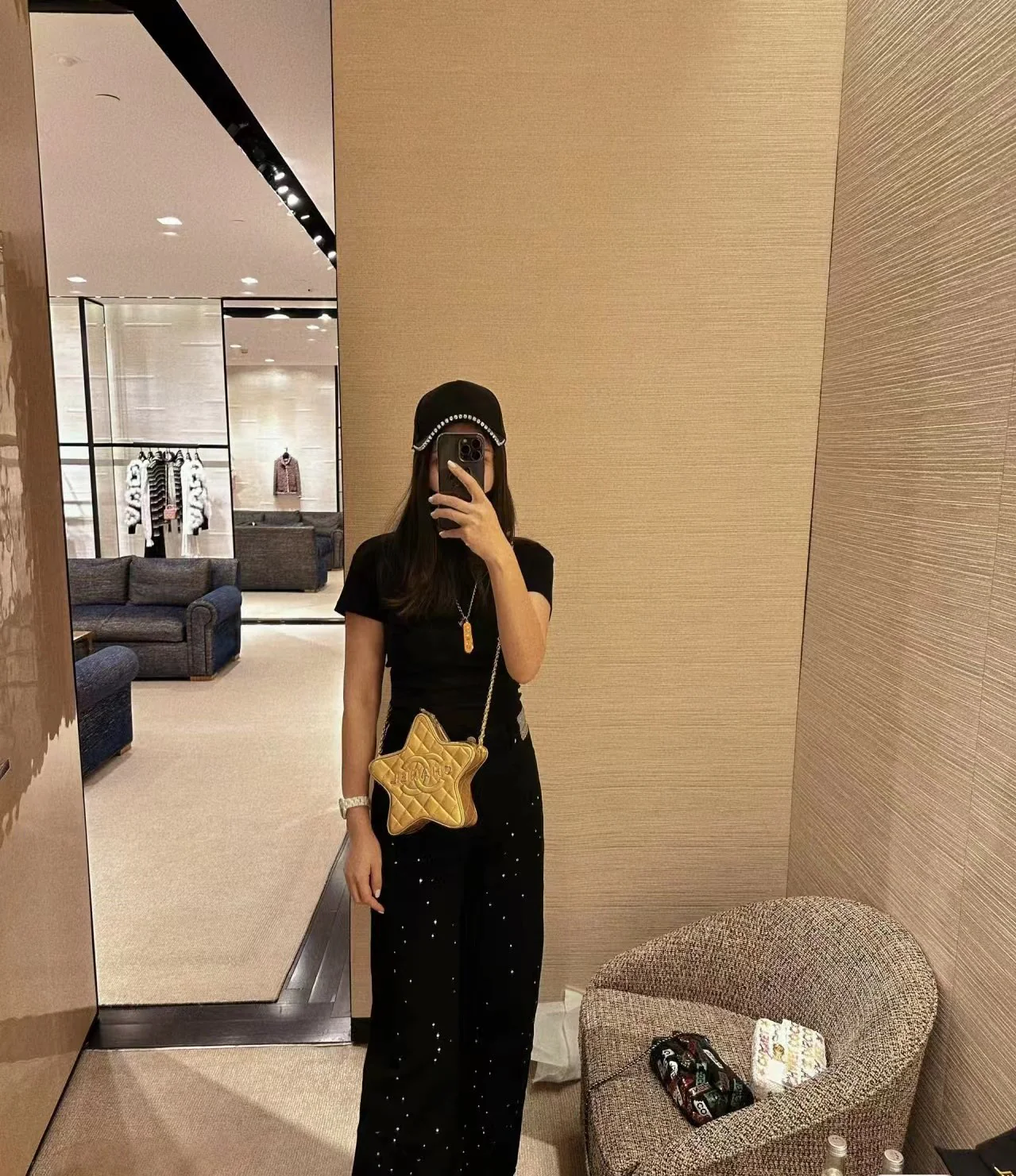 Сумка Chanel 24c Early Spring Resort Collection Limited Edition Star Bag в золотом цвете.