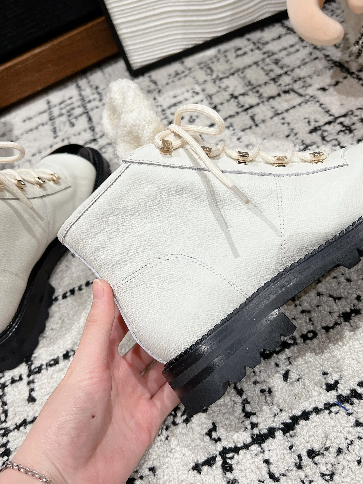 Ботинки Chanel Dr. Martens 2024 — белые