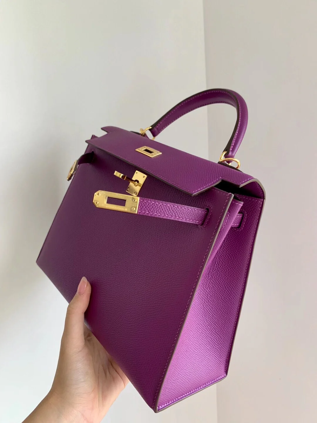 пряжка hermes-kelly-25-p9 анемона фиолетово-эпсом-золотая