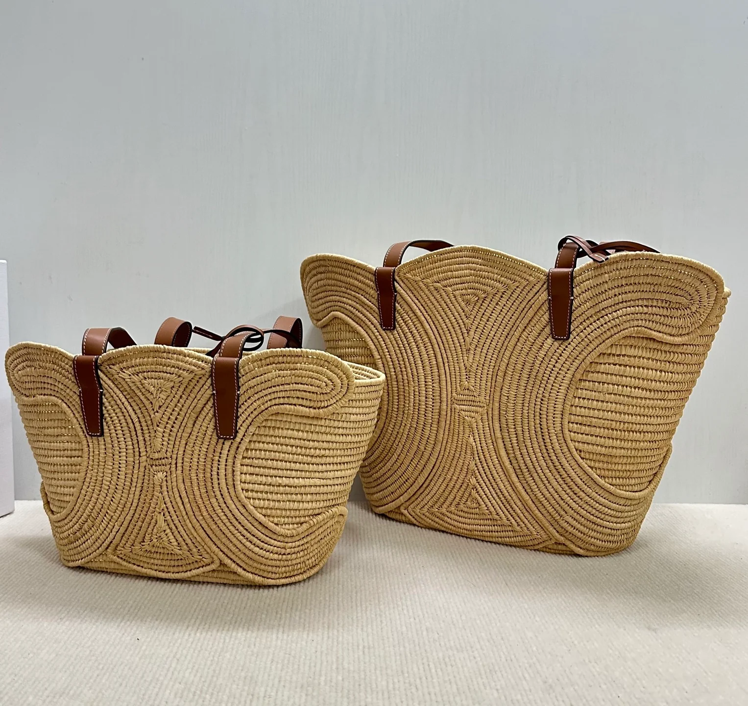 Плетеная кожаная корзина Celine Triomphe - большая