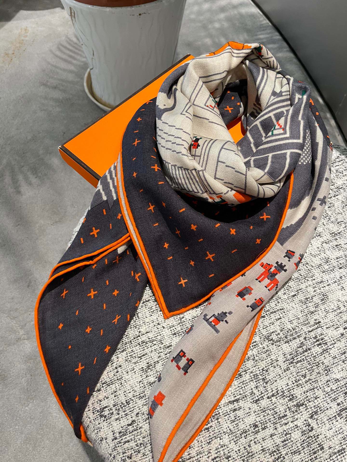 Hermes - Шарф Fu Bao Party - 100 см - 70 - Кашемир - 30 - Шелк