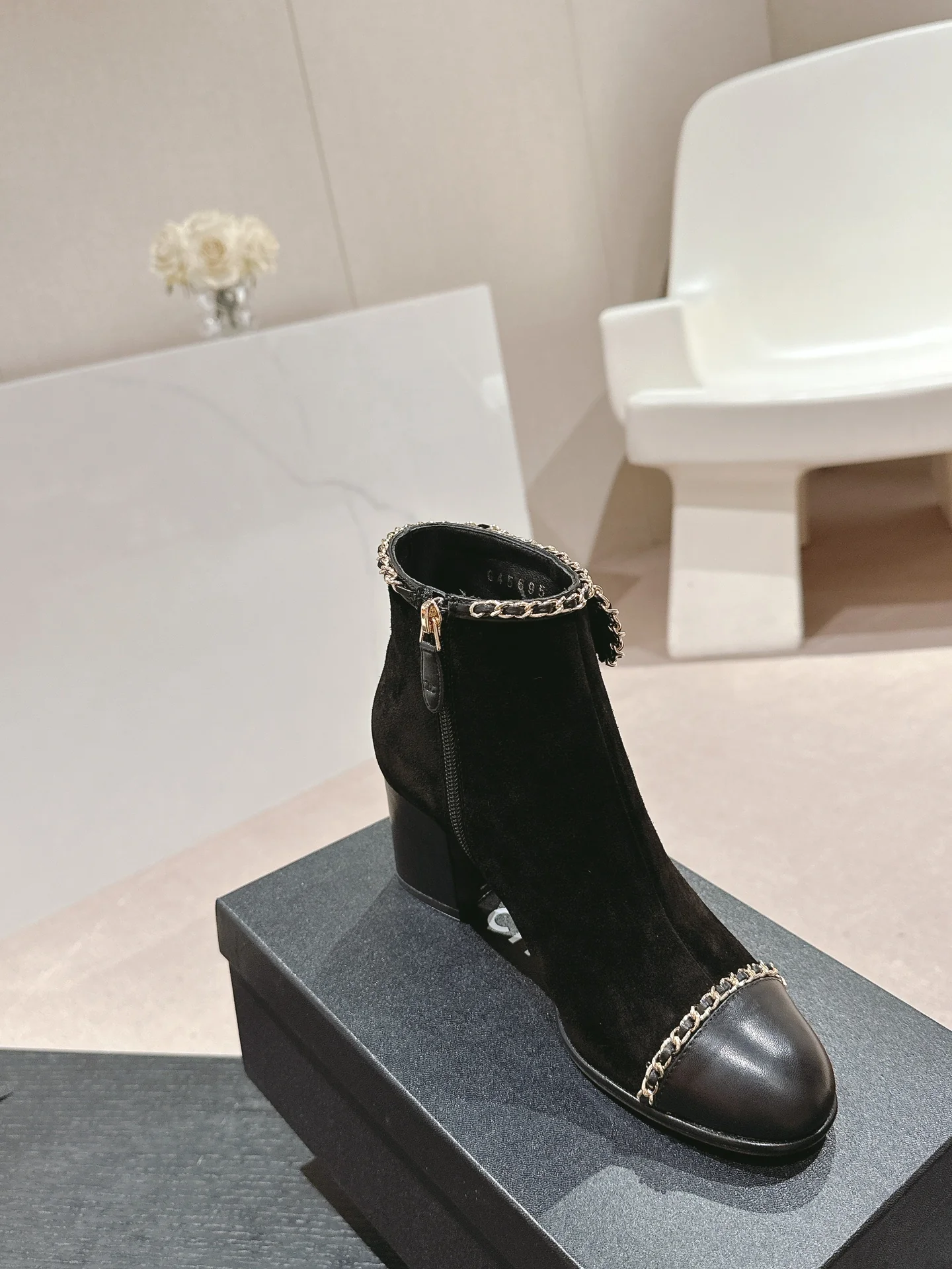 Ботинки на высоком каблуке Chanel 2024 Ribbon - черные