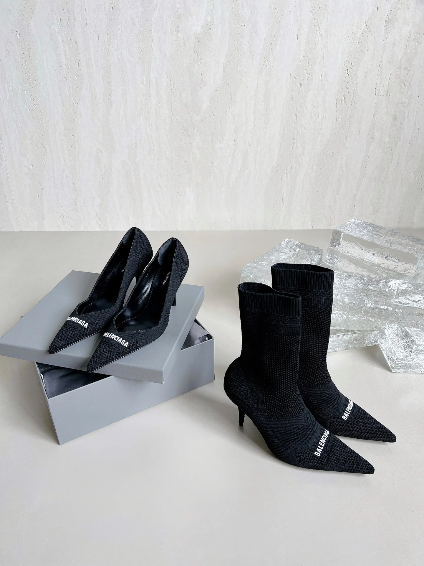 Balenciaga - Ботильоны-носки с острым носком и невысоким каблуком, 2022 год.