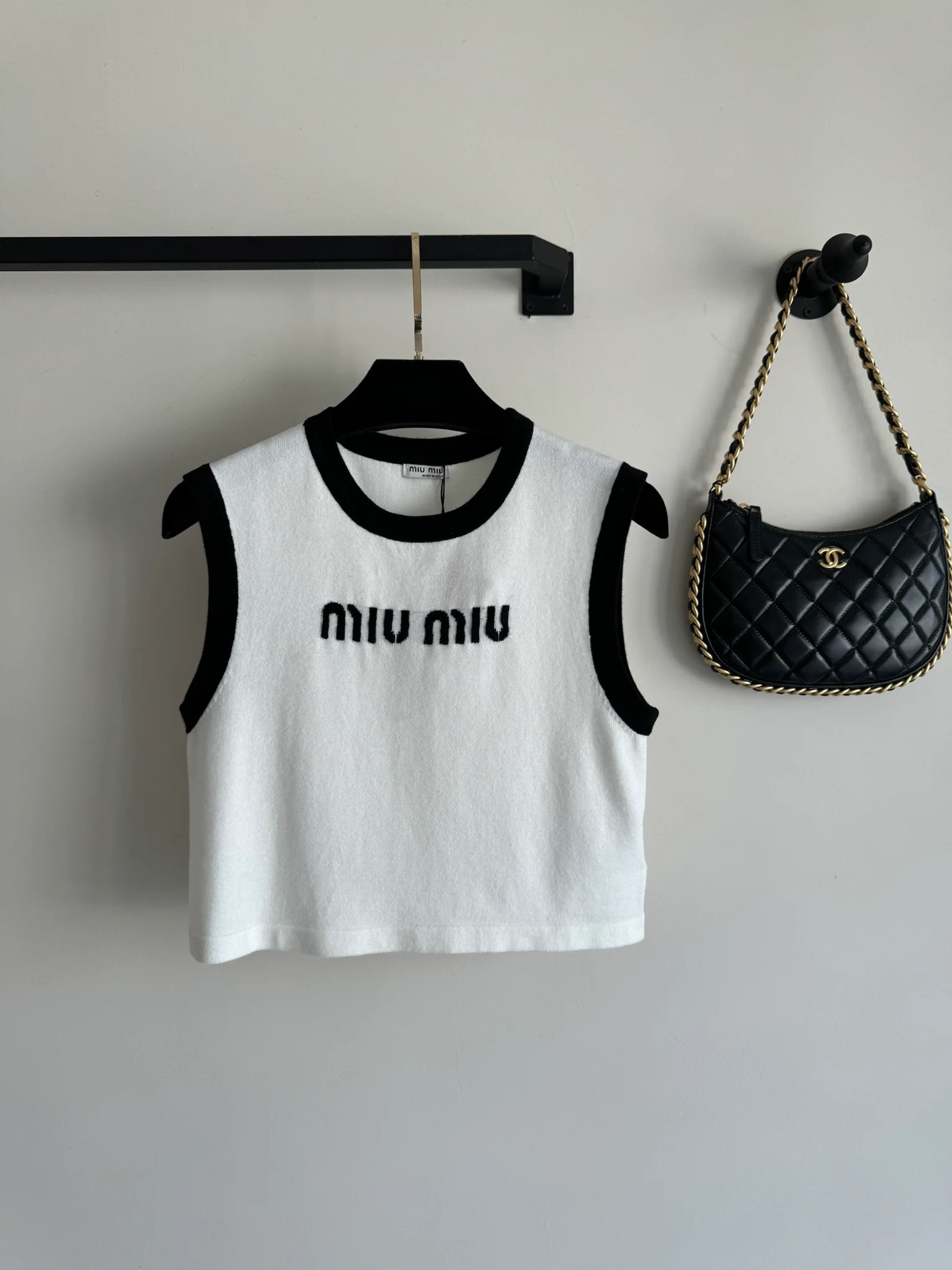 Miu Miu - 2404 - 24ss Весна/Лето Новый короткий жилет с цветовыми блоками - Белый