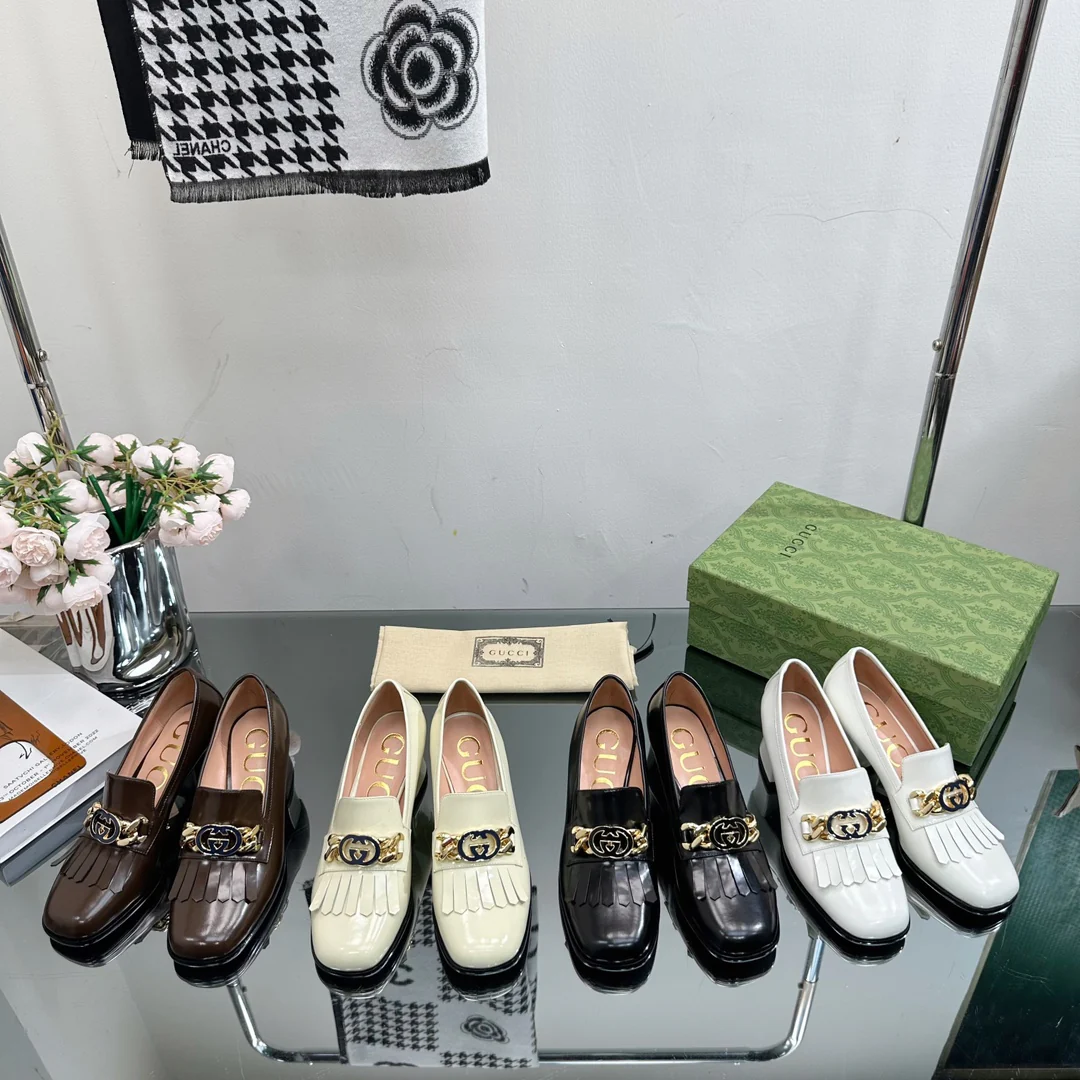 Новинка сезона осень/зима 2023 от Gucci - Лоферы на высоком каблуке - Лакированная кожа, абрикосовый цвет