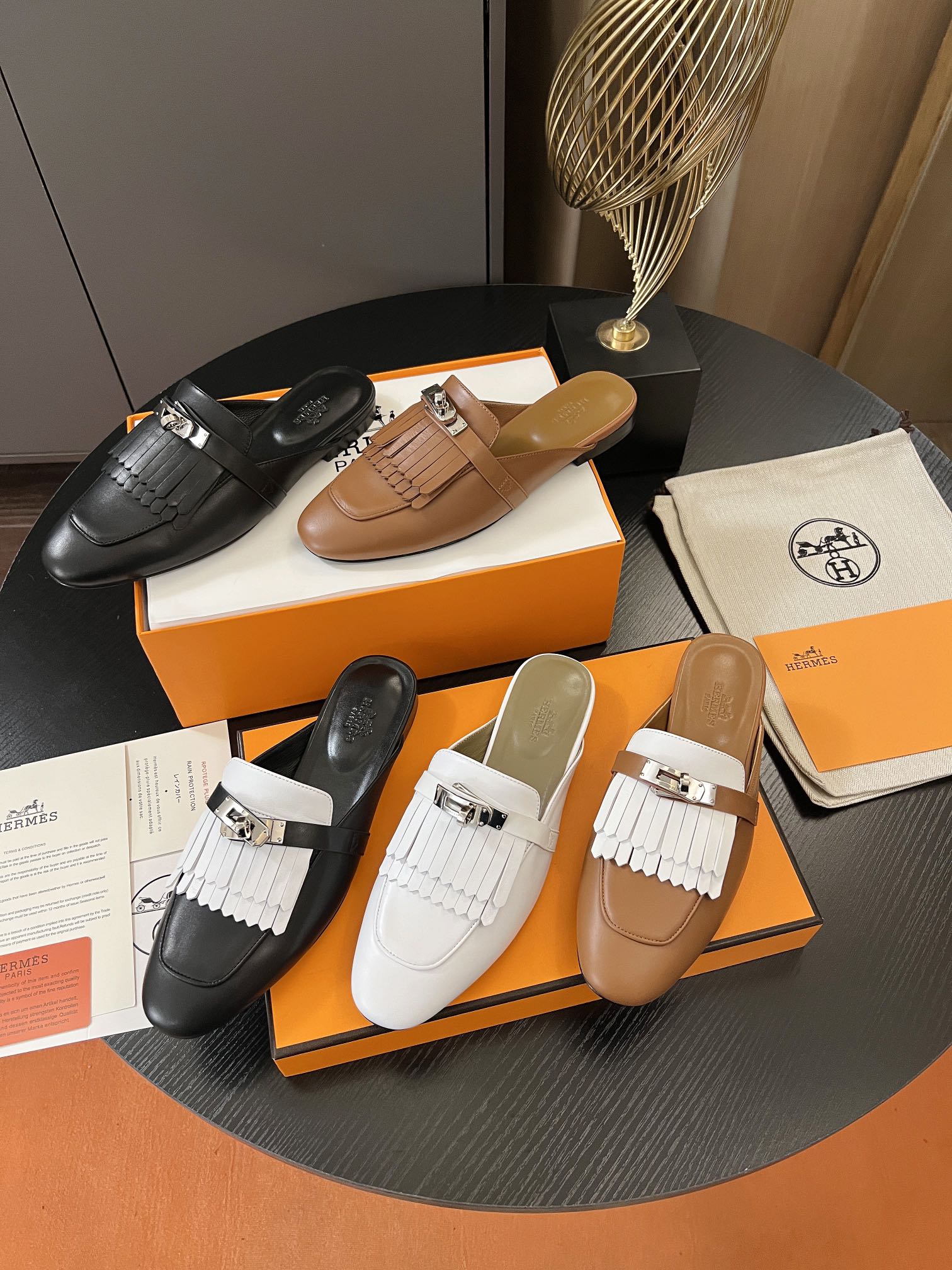 Мюли Hermes Kelly Slip-on 2024 года - изображение из коллекции.