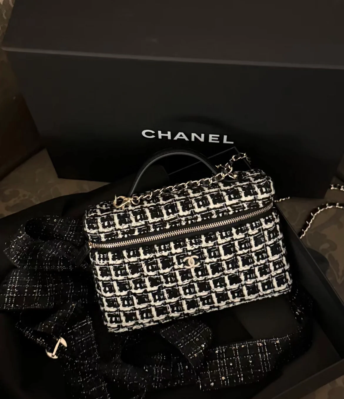 Сумка-ланч Chanel LP из шерсти, черная.