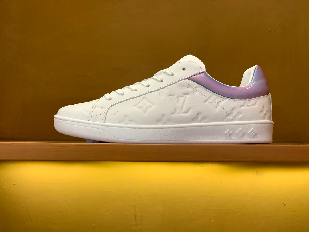 Повседневные туфли LV - белые с переливающимся каблуком